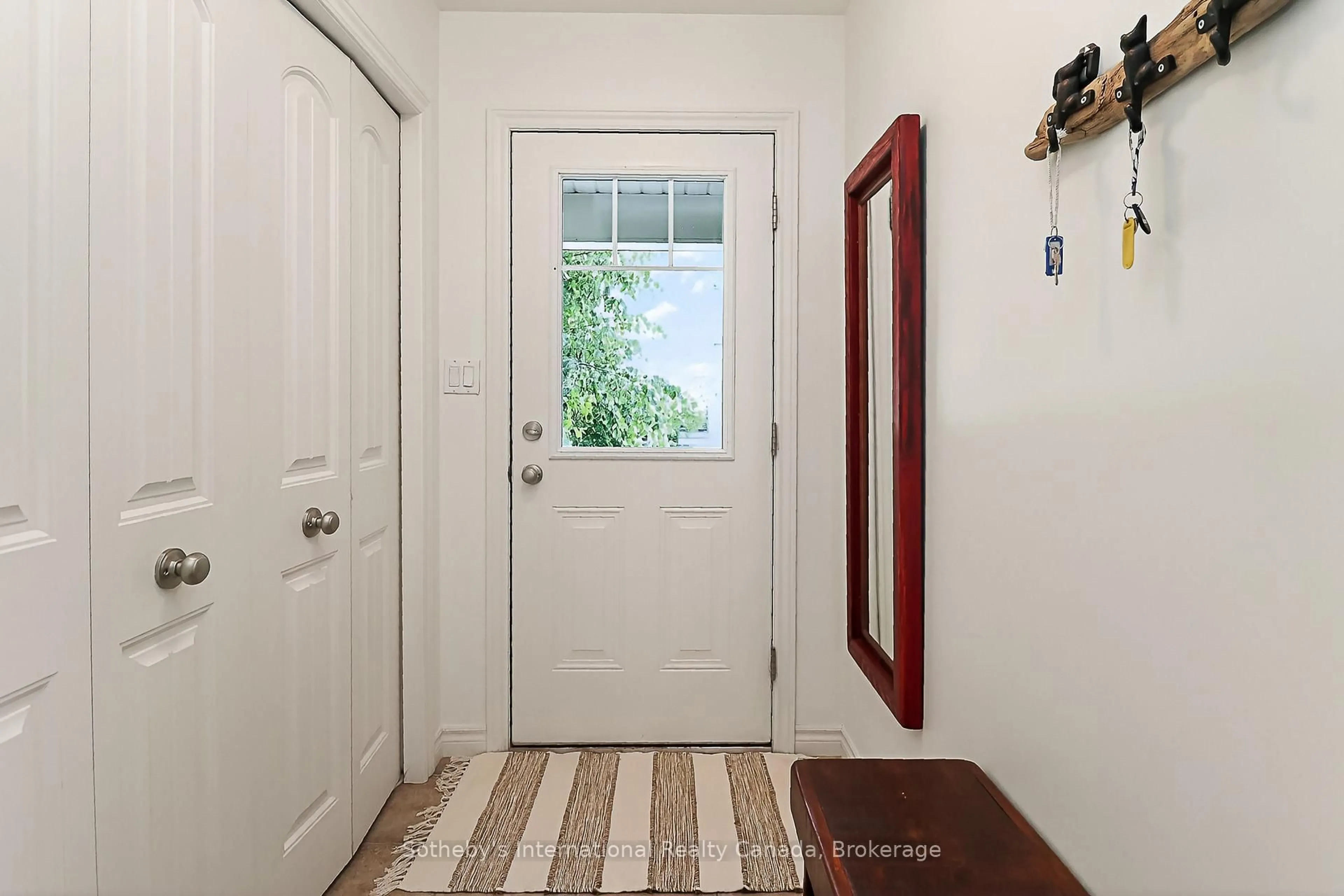 Indoor entryway for 49 Silver Glen Blvd, Collingwood Ontario L9Y 0G9