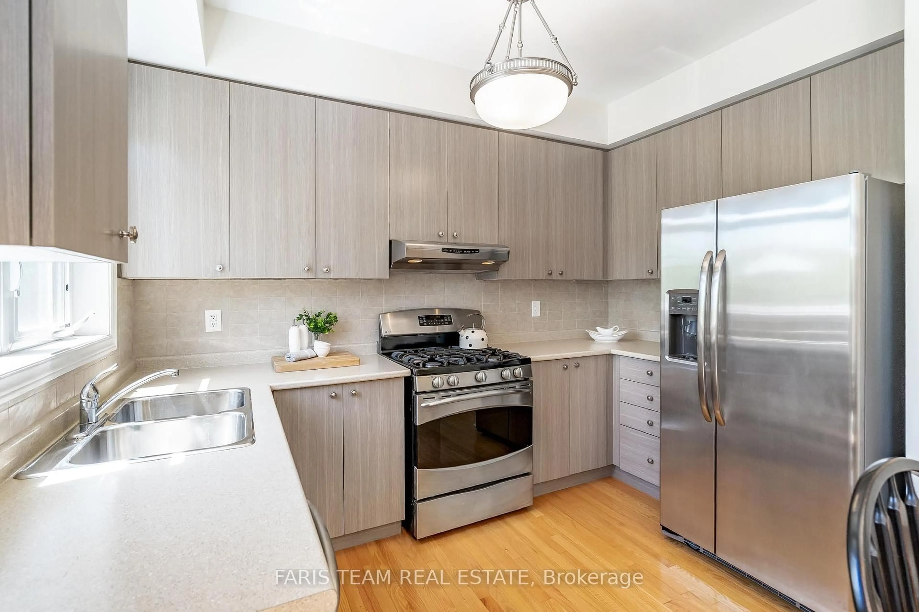 Contemporary kitchen, unknown for 26 Barrington Tr, Collingwood Ontario L9Y 0G1