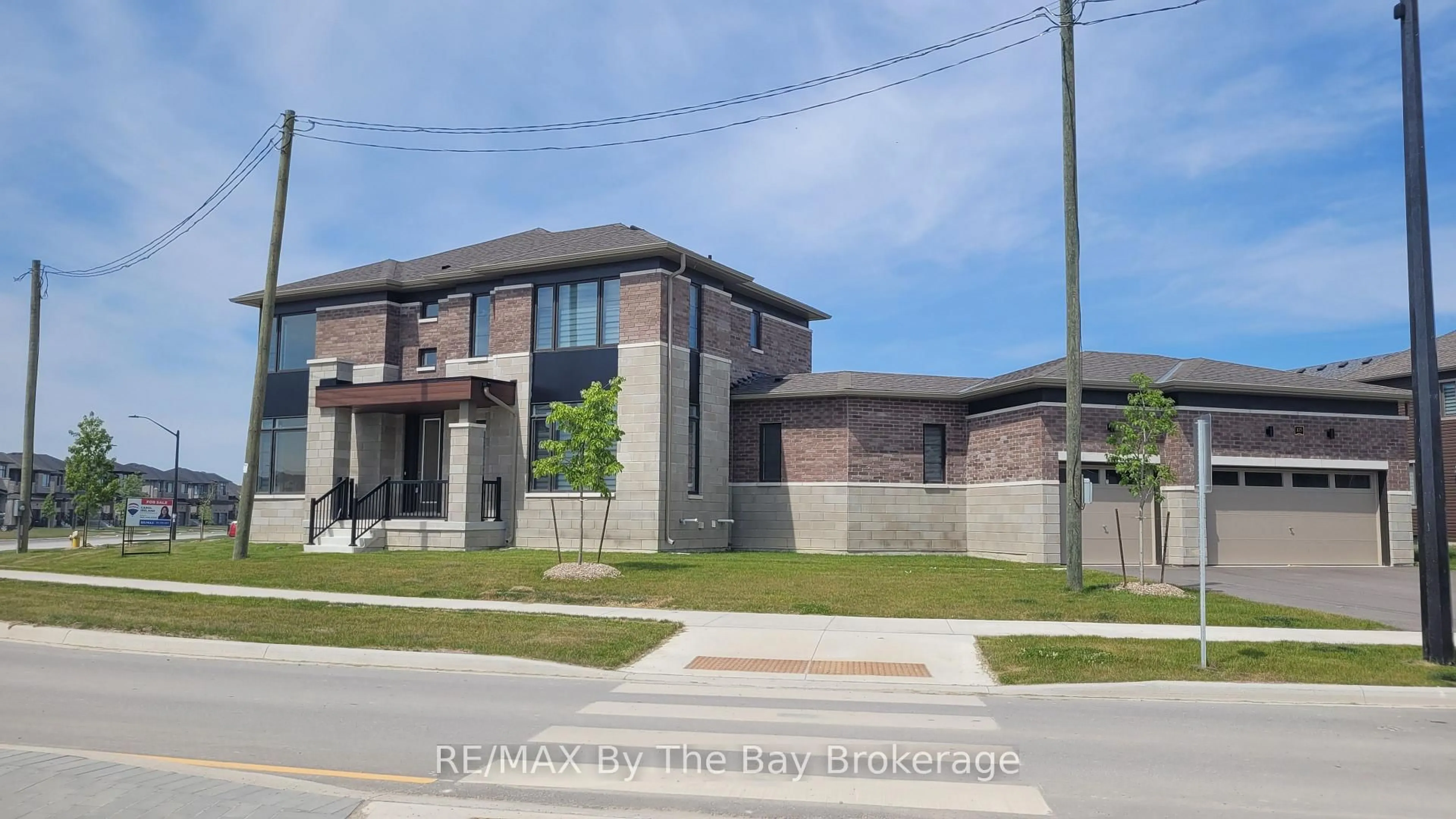 Home with brick exterior material, street for 105 Sun Valley Ave, Wasaga Beach Ontario L9Z 0N8