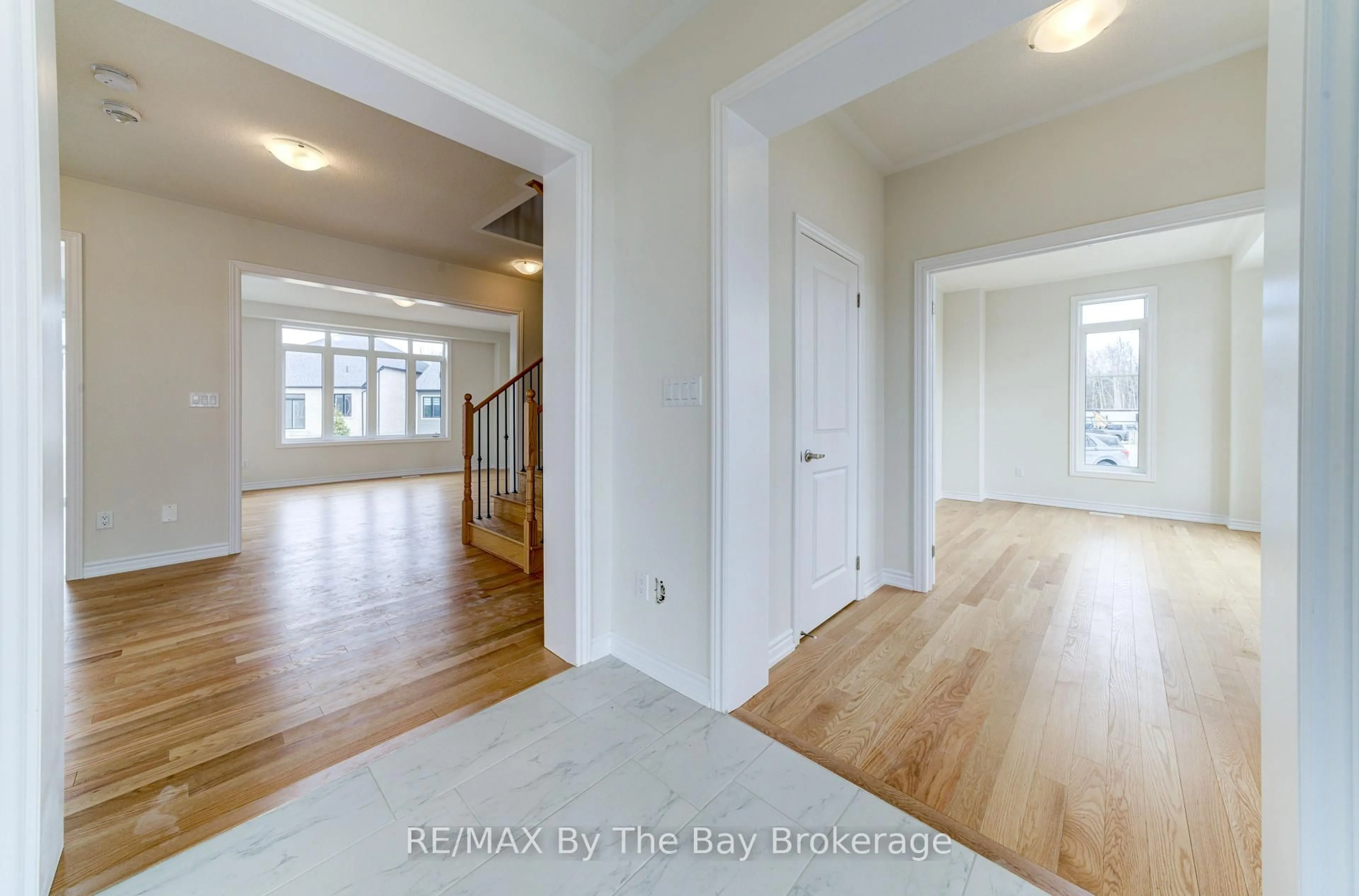 Indoor entryway for 105 Sun Valley Ave, Wasaga Beach Ontario L9Z 0N8