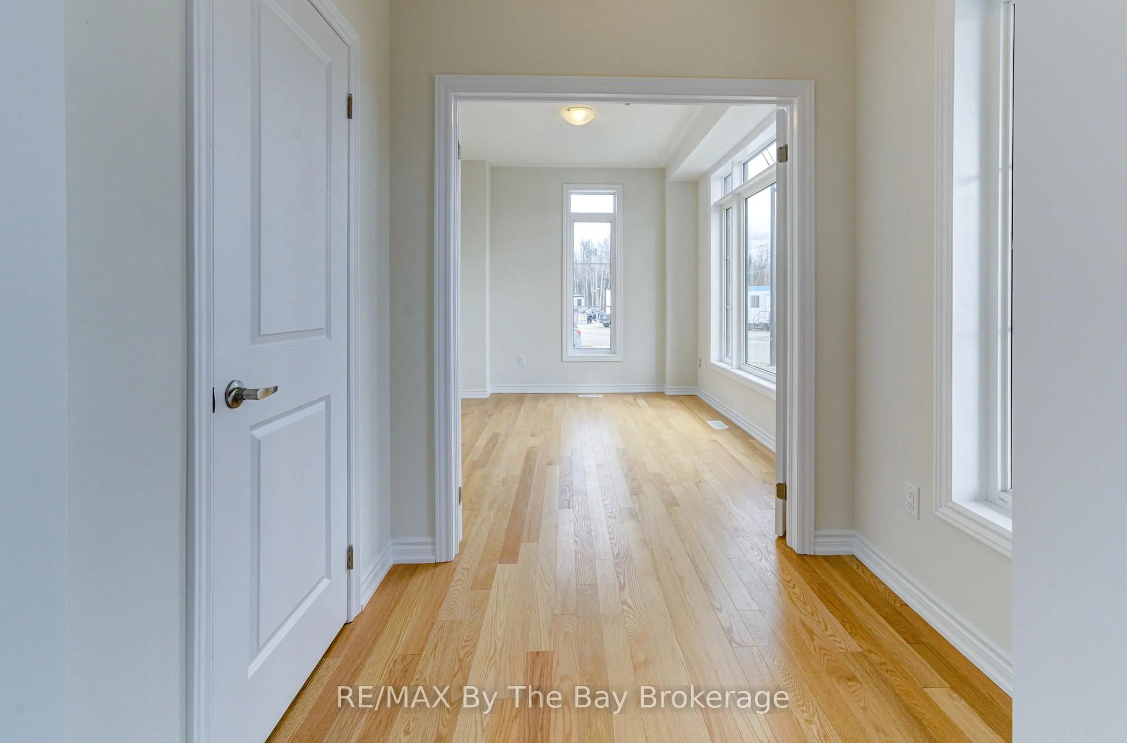 Indoor entryway for 105 Sun Valley Ave, Wasaga Beach Ontario L9Z 0N8