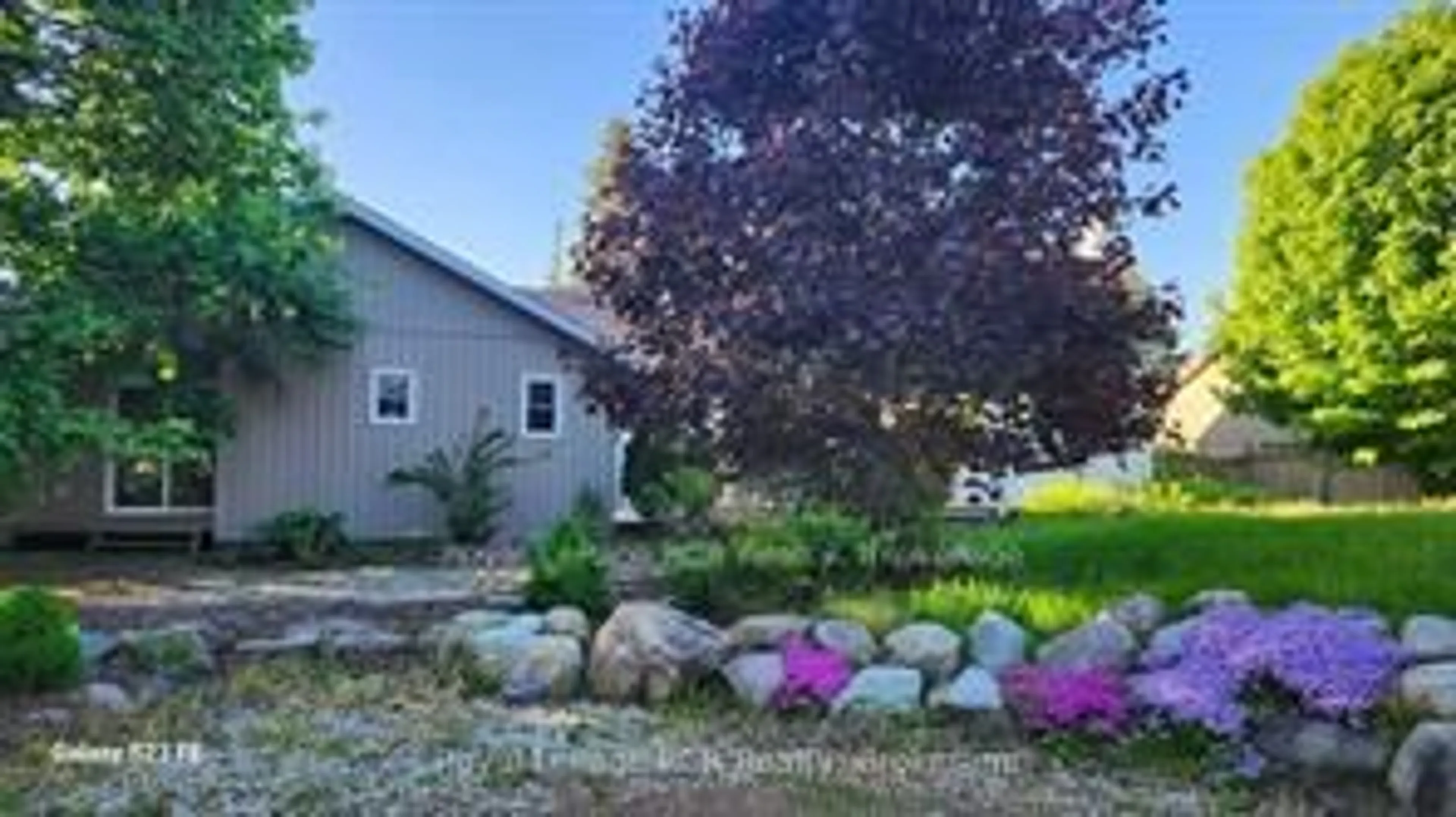 A pic from outside/outdoor area/front of a property/back of a property/a pic from drone, unknown for 11 Blackburn Ave, Clearview Ontario L0M 1P0