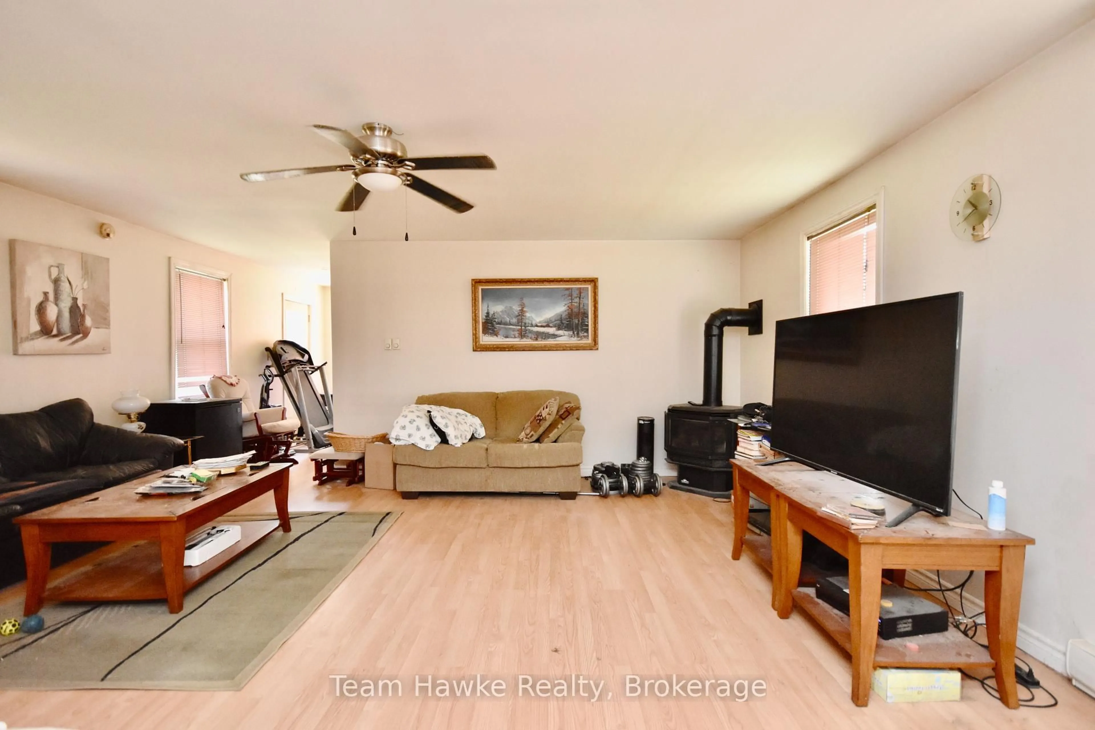 Living room with furniture, wood/laminate floor for 2645 ST AMANT Rd, Severn Ontario L0K 1S0