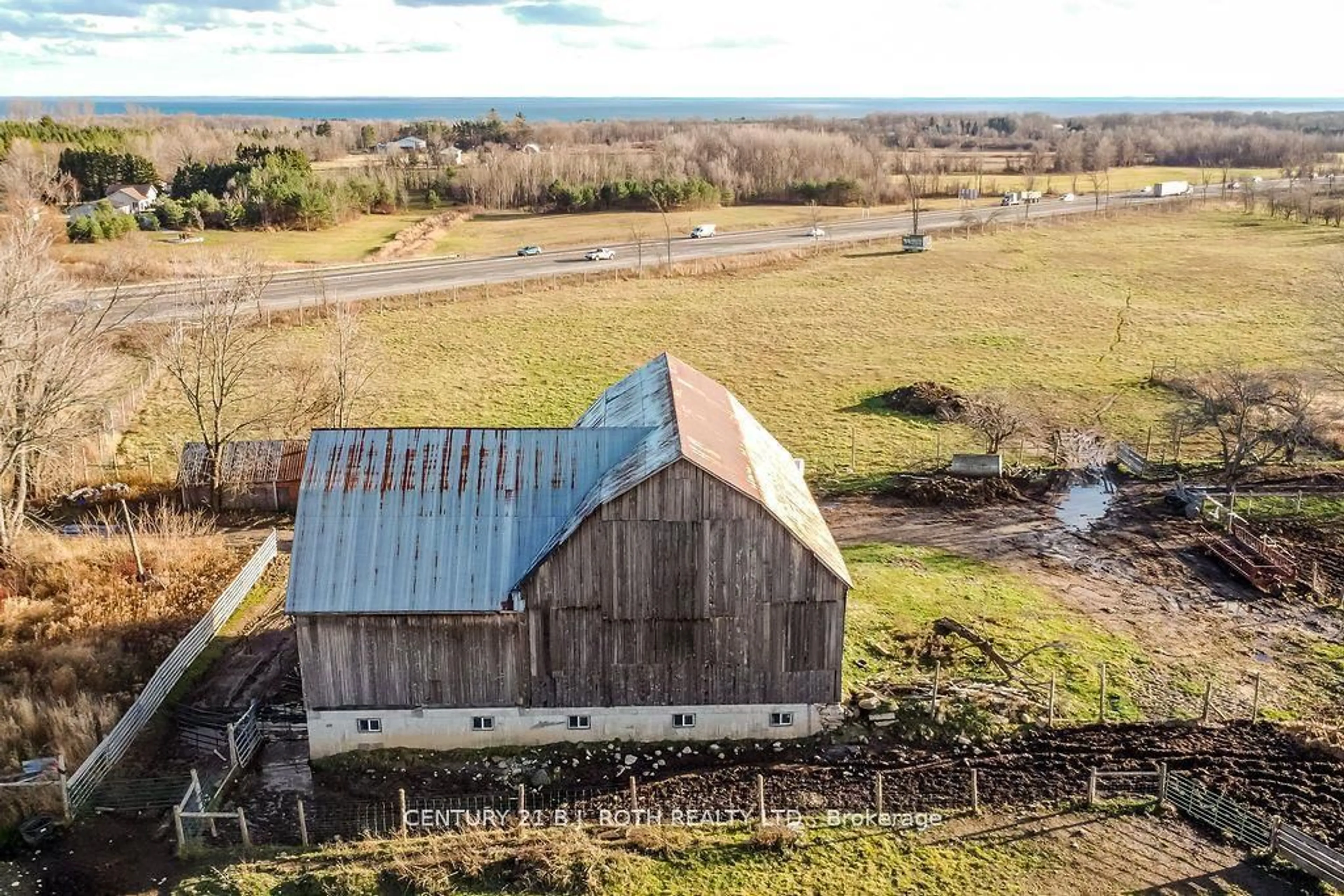 A pic from outside/outdoor area/front of a property/back of a property/a pic from drone, building for 10 12 Line, Oro-Medonte Ontario L0L 1T0