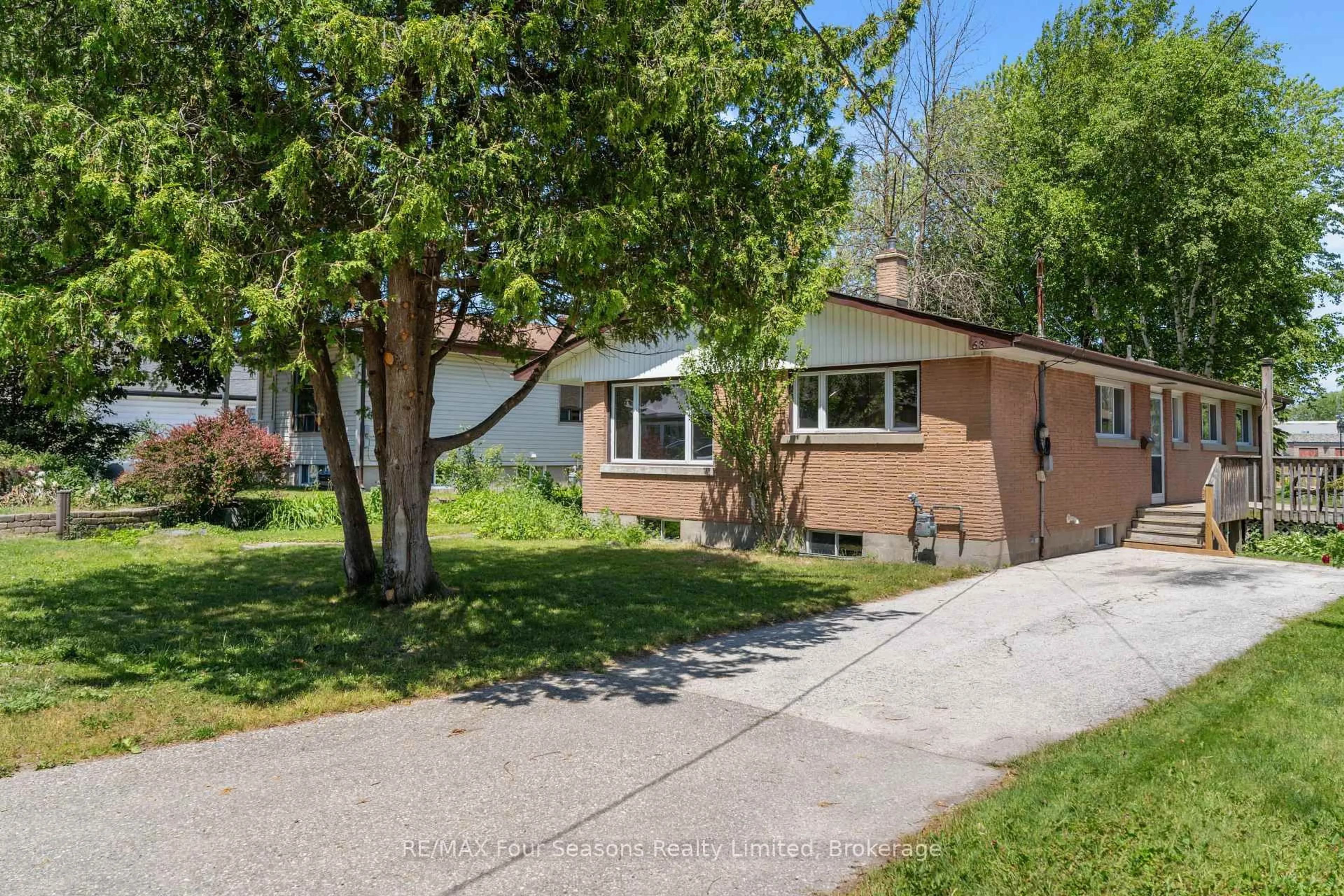 Home with brick exterior material, street for 63 Rodney St, Collingwood Ontario L9Y 1C9