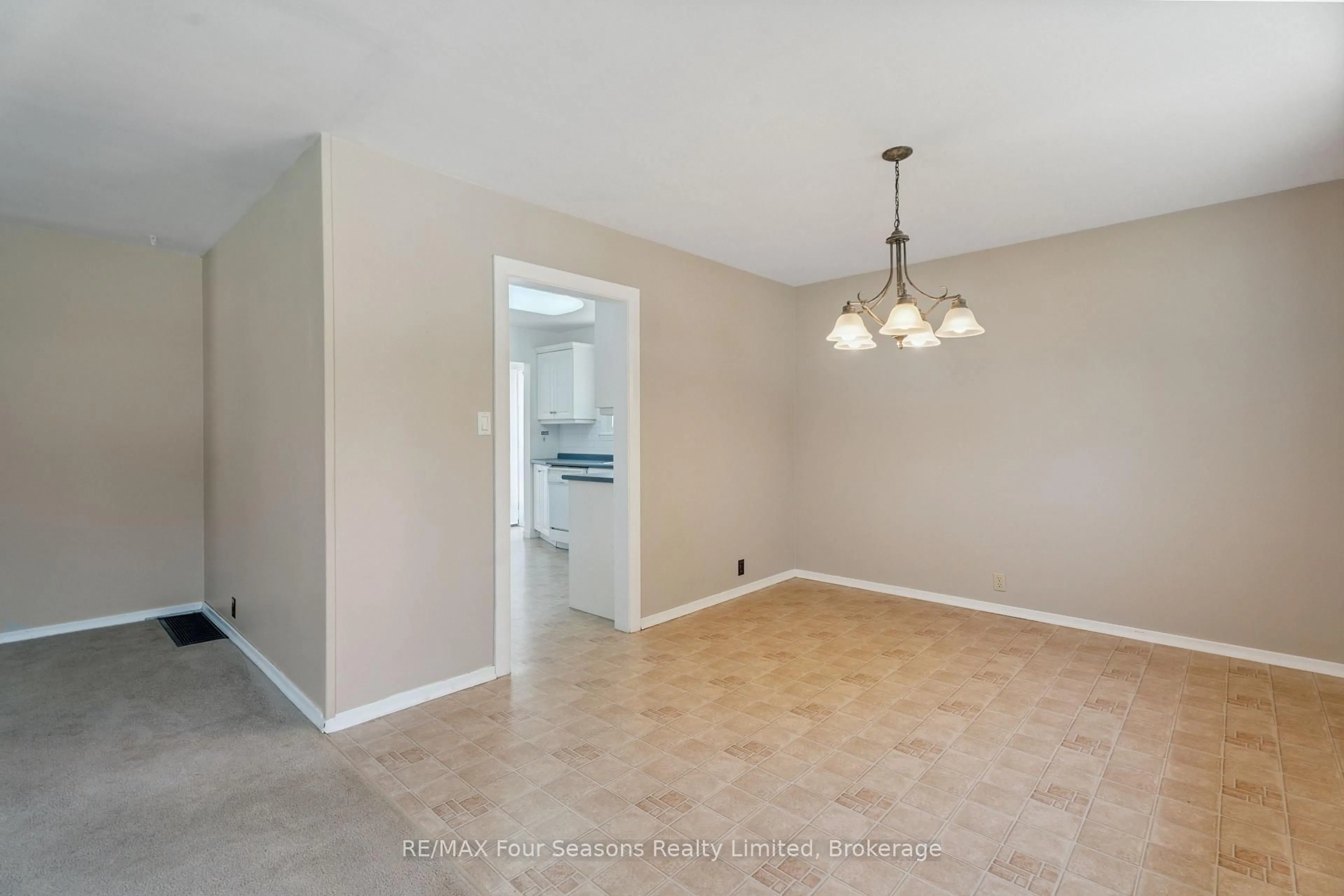 Unknown for 63 Rodney St, Collingwood Ontario L9Y 1C9