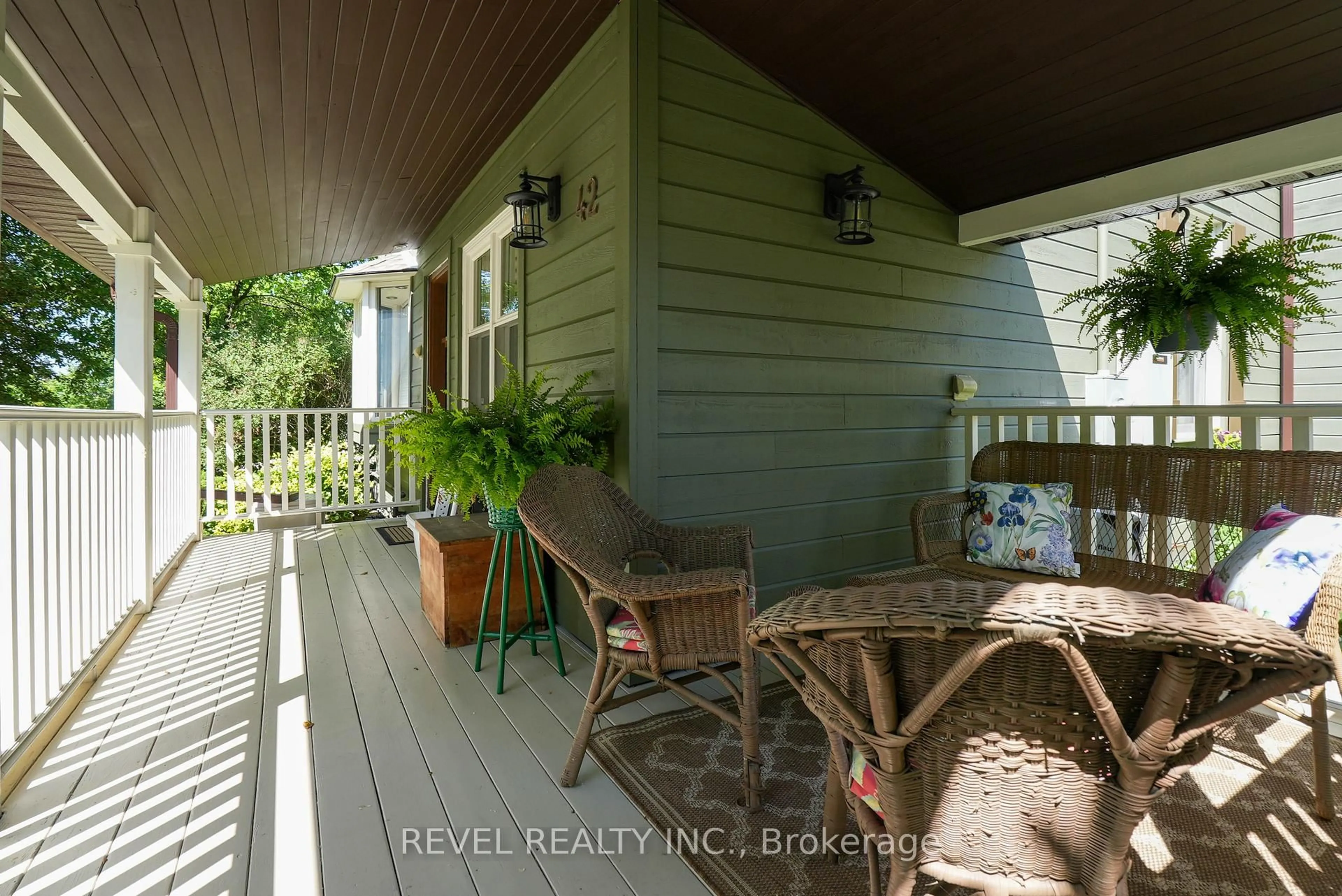 Patio, water/lake/river/ocean view for 42 Dalton St, Barrie Ontario L4N 1M3