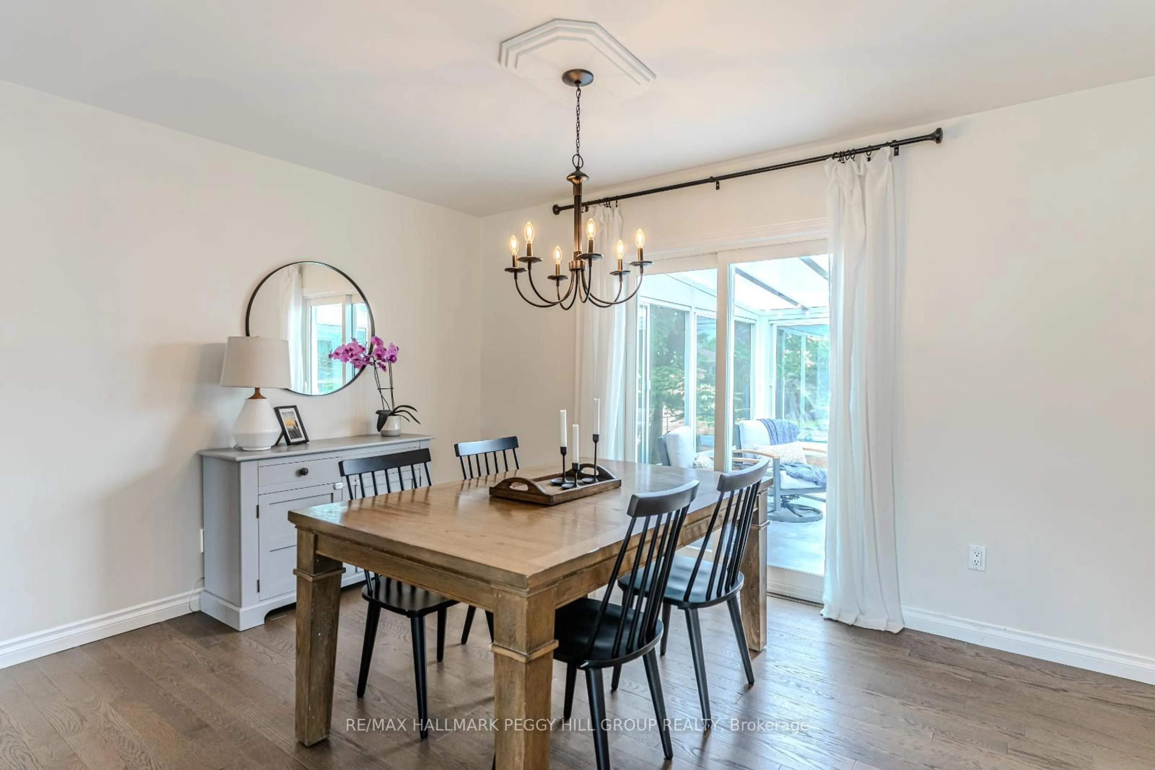 Dining room, wood/laminate floor for 27 Foyston Park Circ, Springwater Ontario L9X 0A1