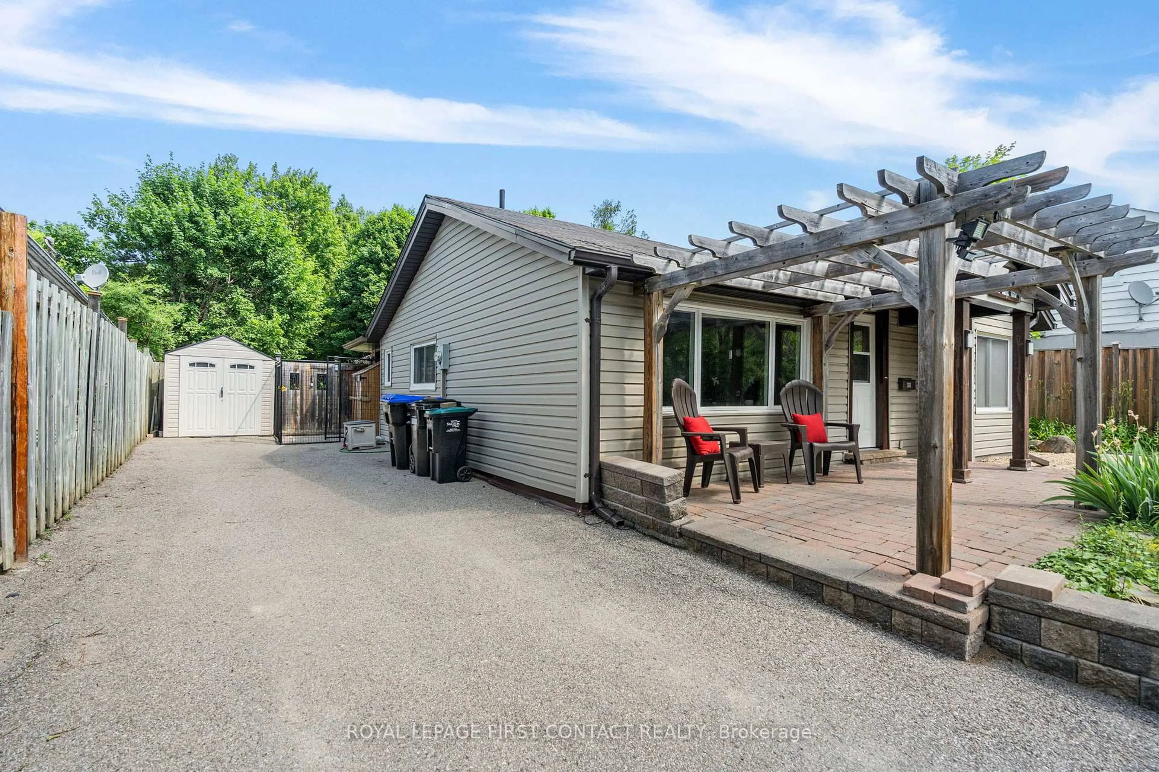 Patio, street for 318 Shanty Bay Rd Rd, Oro-Medonte Ontario L4M 1E7