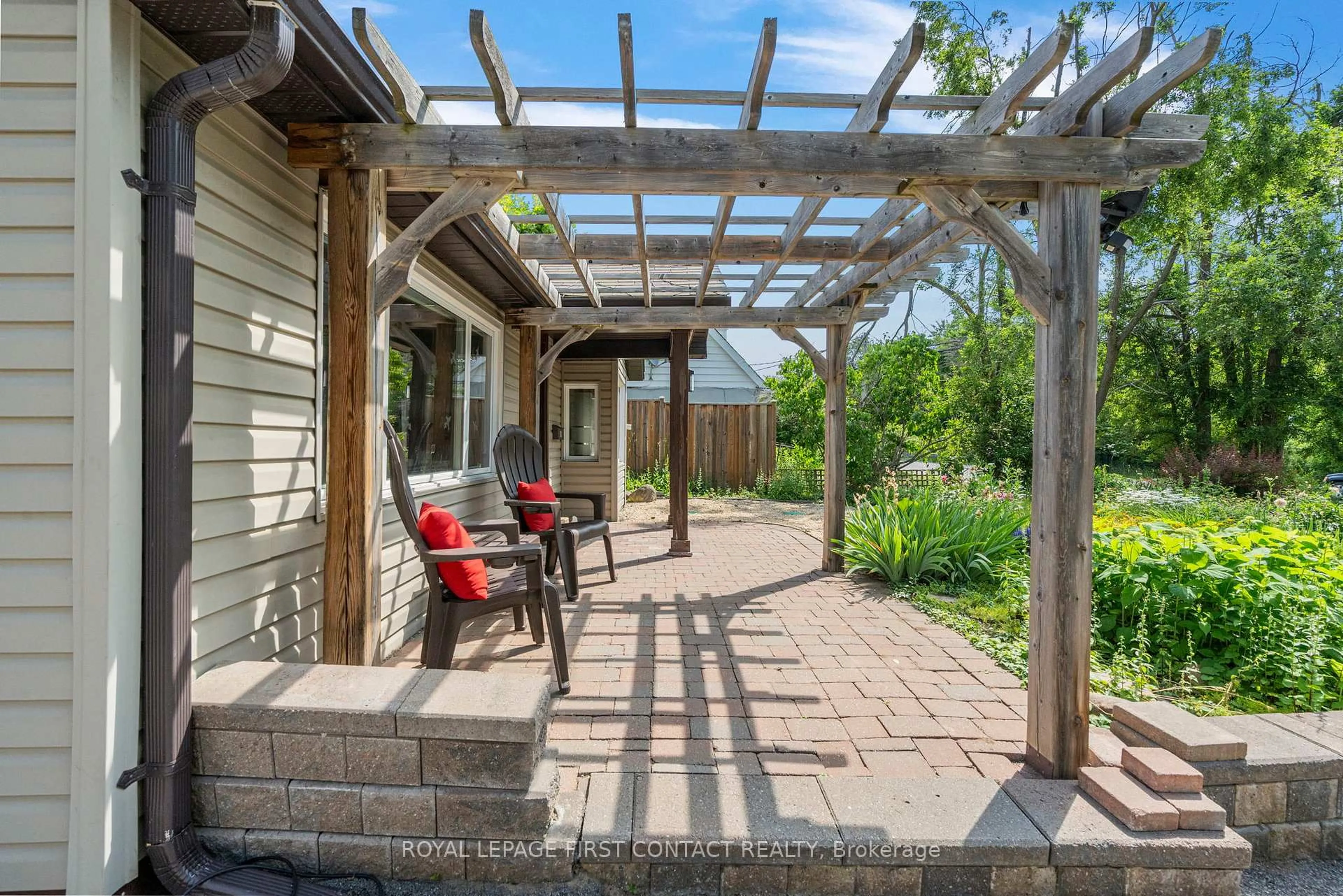 Patio, street for 318 Shanty Bay Rd Rd, Oro-Medonte Ontario L4M 1E7