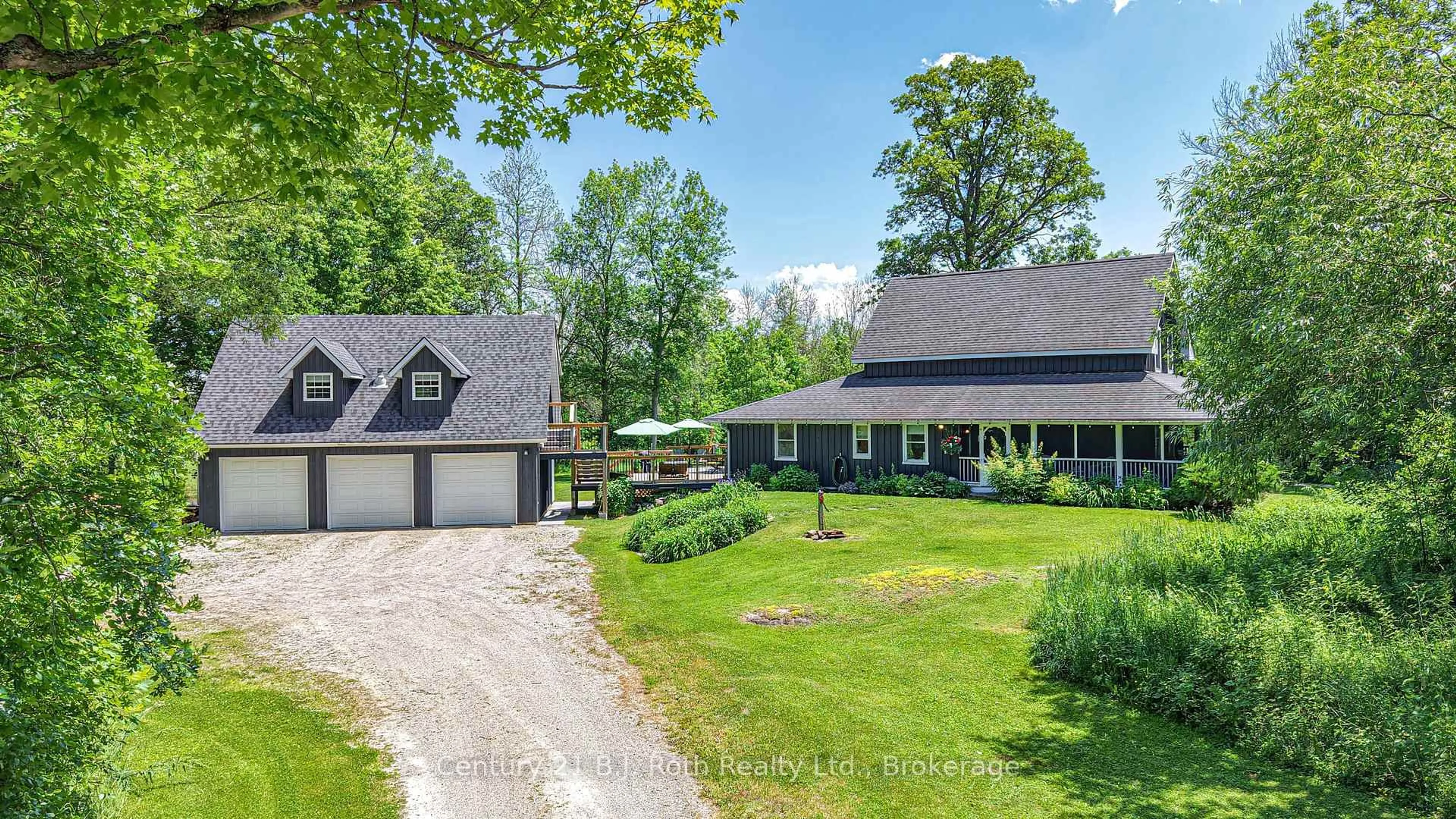 A pic from outside/outdoor area/front of a property/back of a property/a pic from drone, unknown for 1151 Town Line, Severn Ontario L0K 1E0