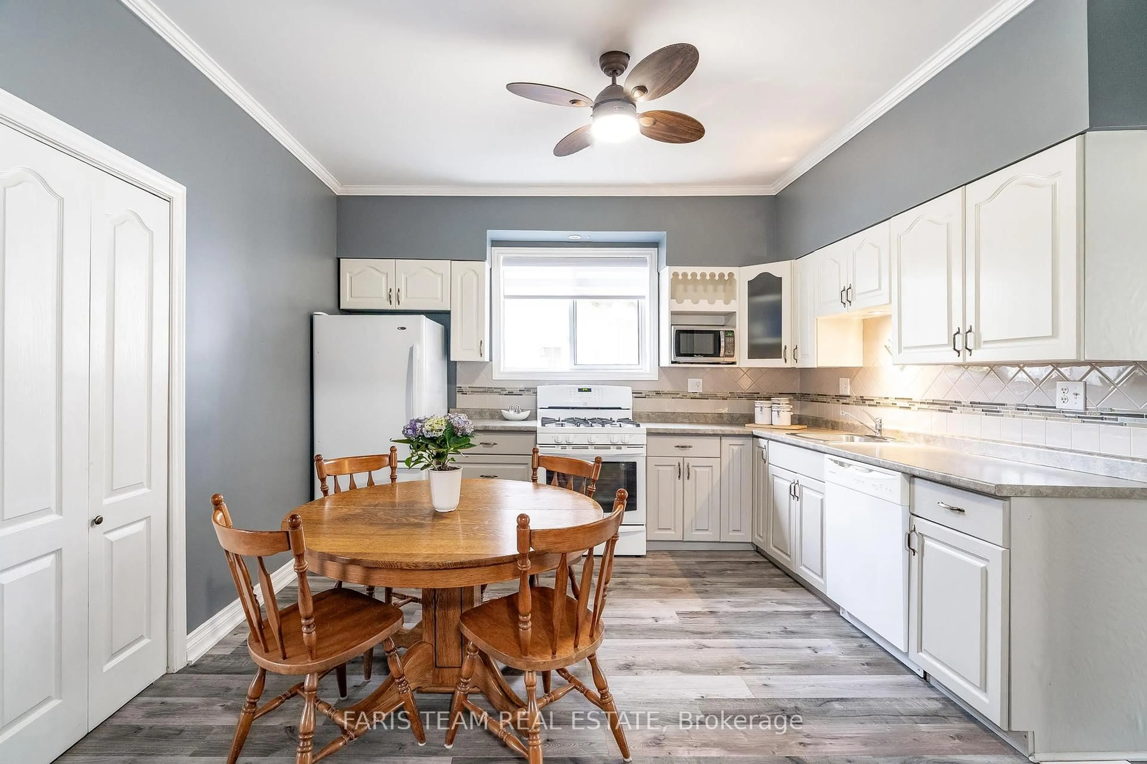 Open concept kitchen, ceramic/tile floor for 196 Fourth St, Midland Ontario L4R 3T4