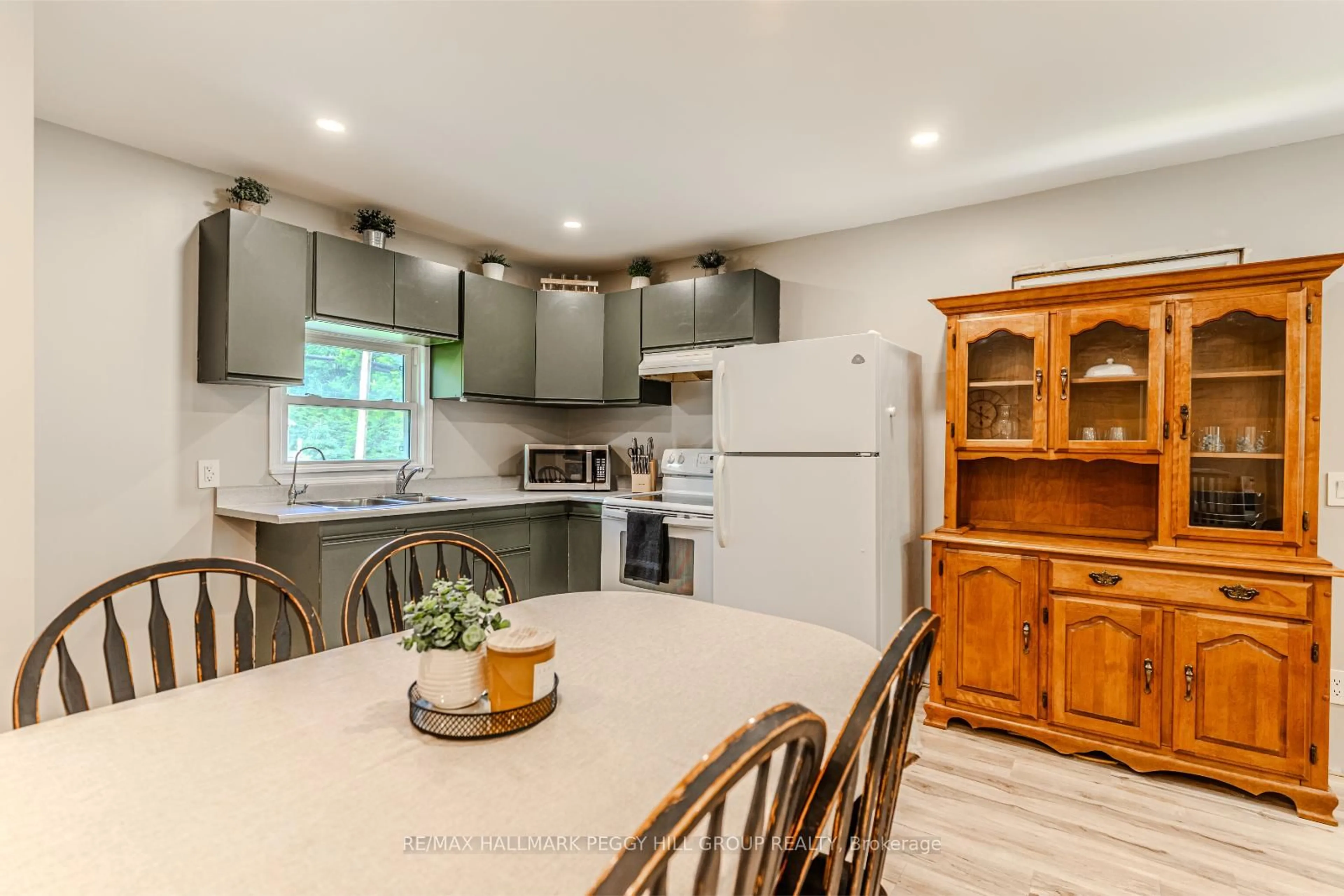 Open concept kitchen, unknown for 15214 Hwy 12, Tay Ontario L0K 2A0