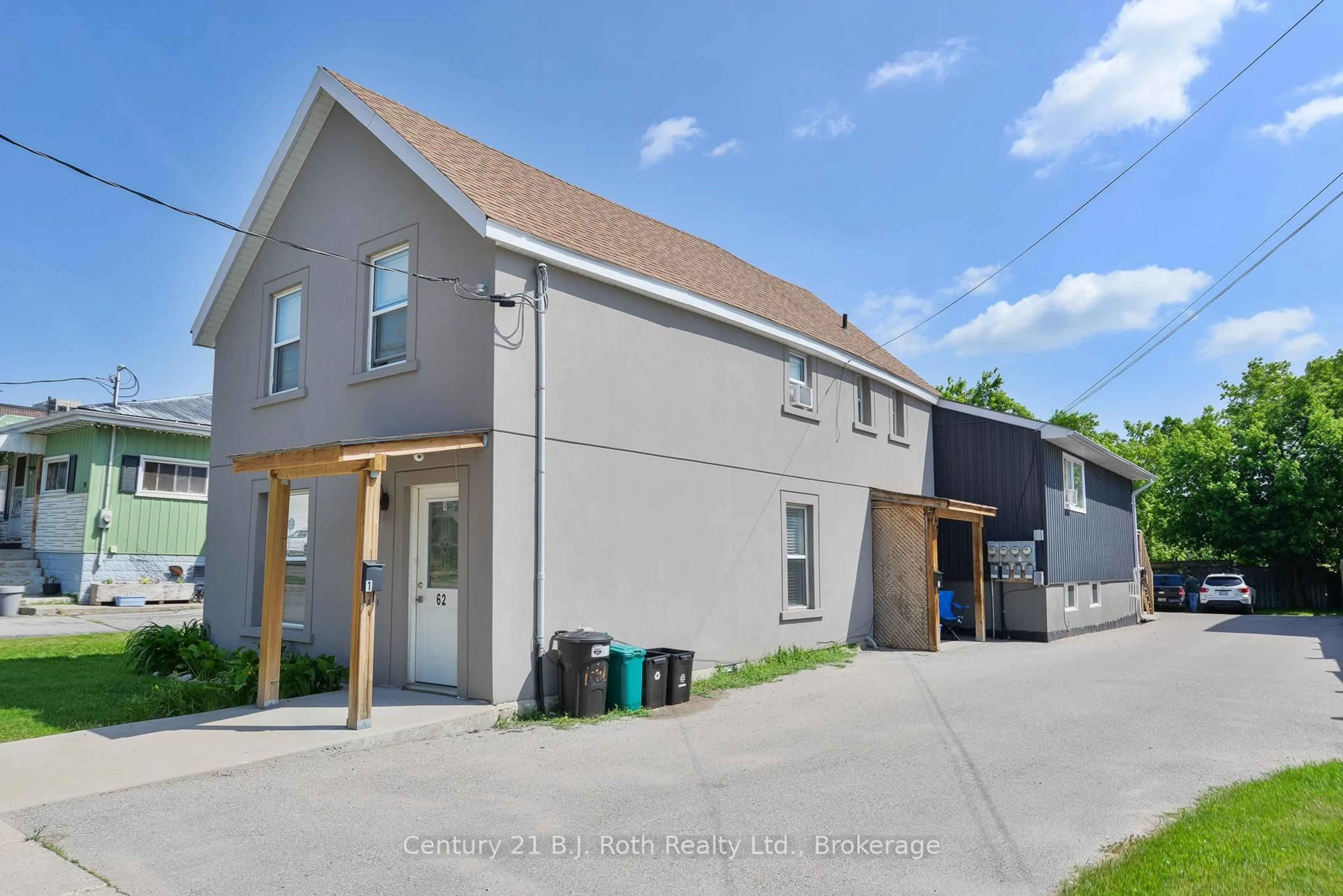 A pic from outside/outdoor area/front of a property/back of a property/a pic from drone, street for 62 Dunlop St, Orillia Ontario L3V 5P2