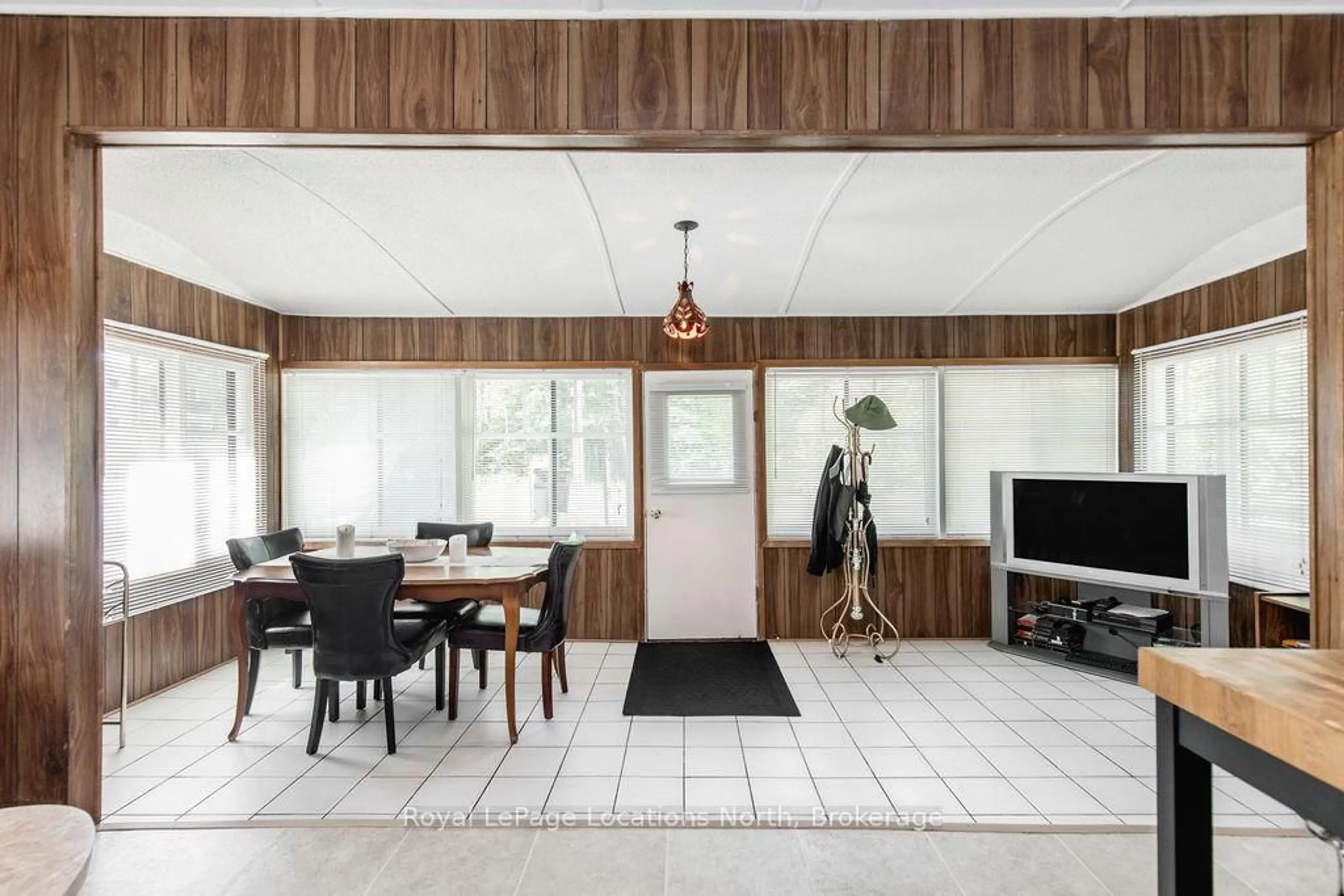 Dining room, ceramic/tile floor for 1981 TINY BEACHES Rd, Tiny Ontario L9M 1R3