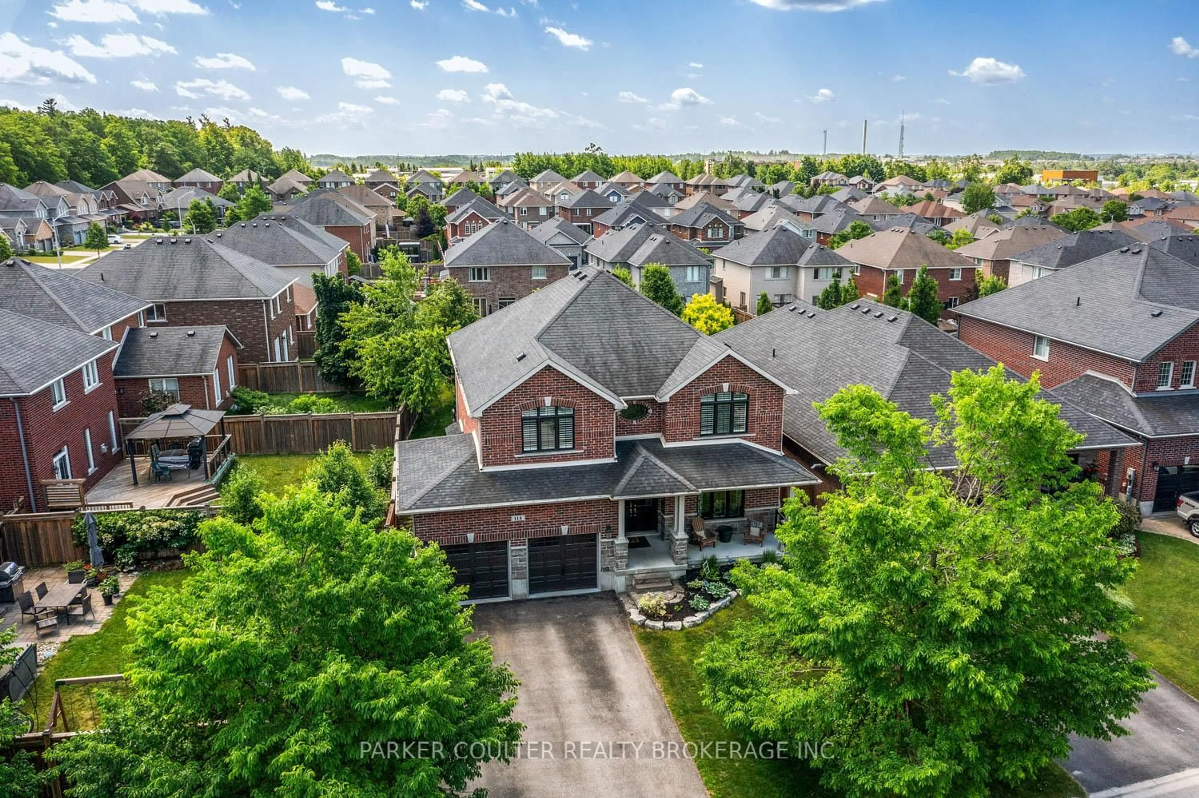 A pic from outside/outdoor area/front of a property/back of a property/a pic from drone, street for 114 Jewel House Lane, Barrie Ontario L4N 0T3