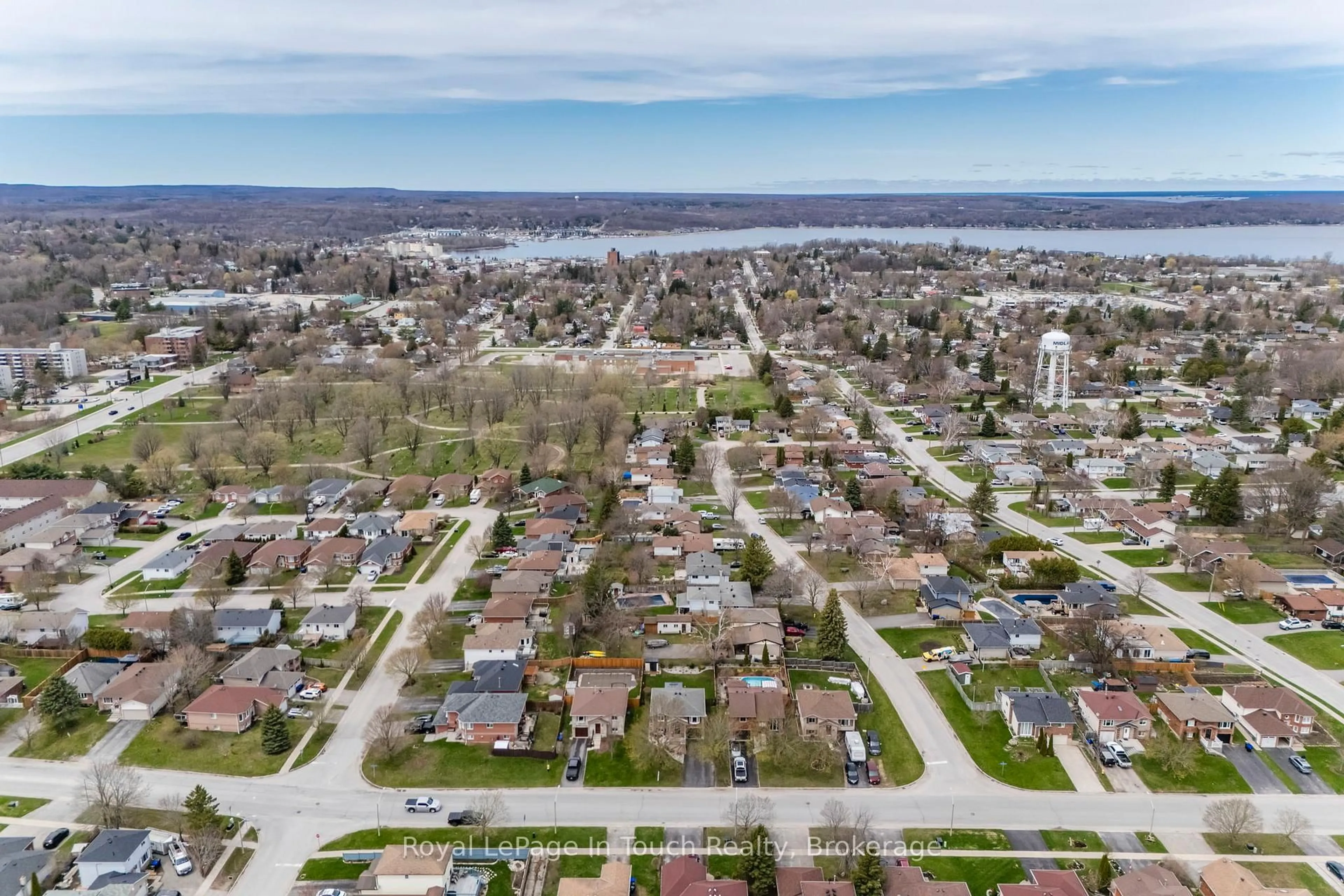 A pic from outside/outdoor area/front of a property/back of a property/a pic from drone, water/lake/river/ocean view for 362 Galloway Blvd, Midland Ontario L4R 5B2