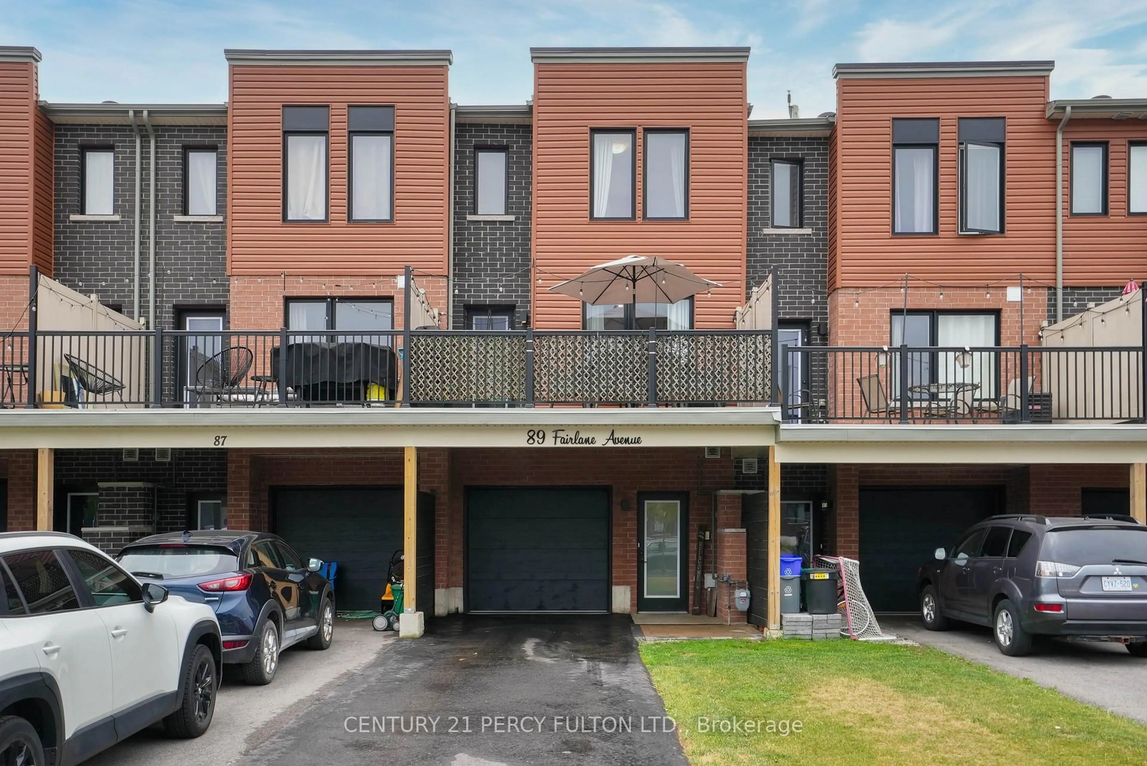 A pic from outside/outdoor area/front of a property/back of a property/a pic from drone, street for 89 Fairlane Ave, Barrie Ontario L9J 0M9
