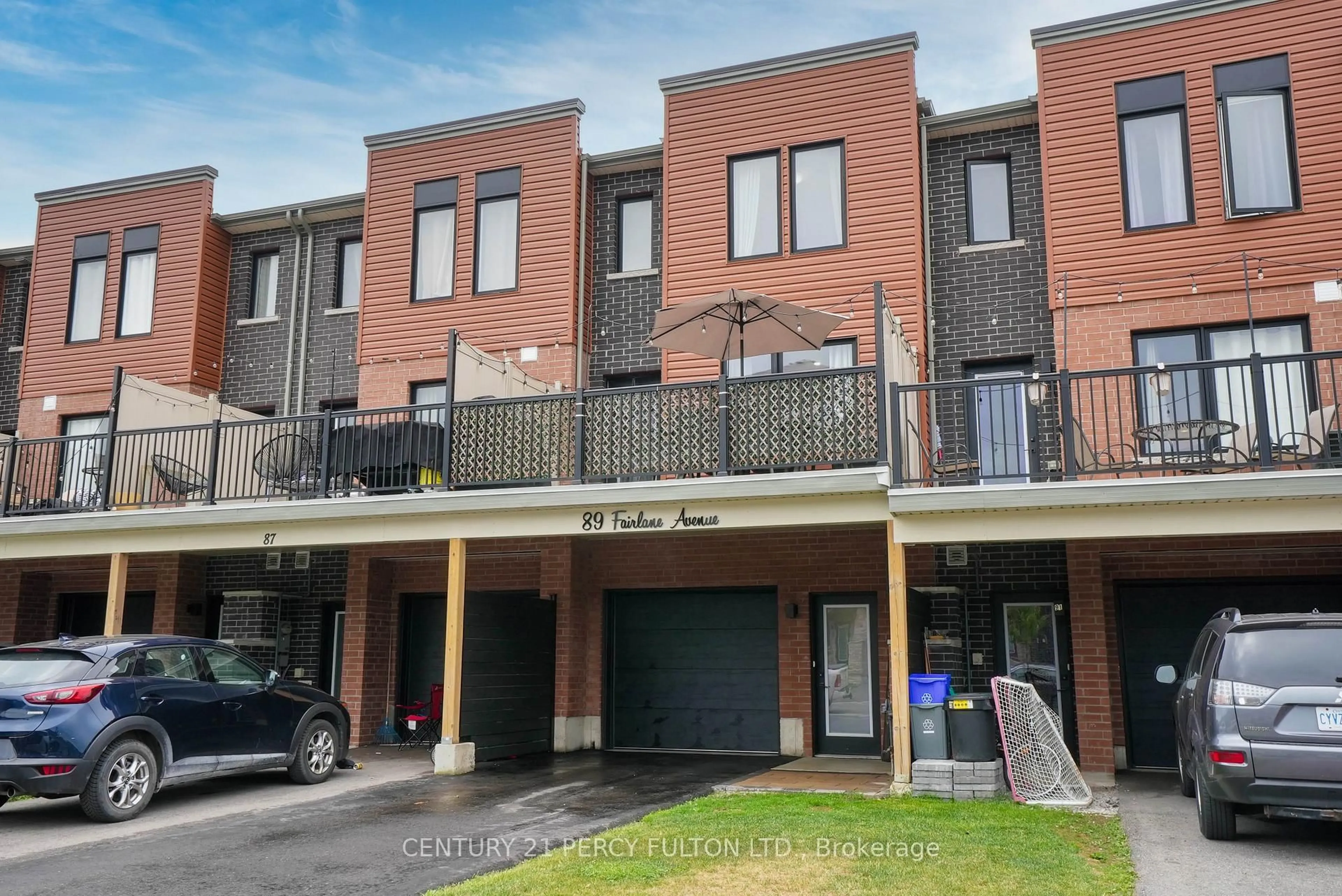 A pic from outside/outdoor area/front of a property/back of a property/a pic from drone, street for 89 Fairlane Ave, Barrie Ontario L9J 0M9