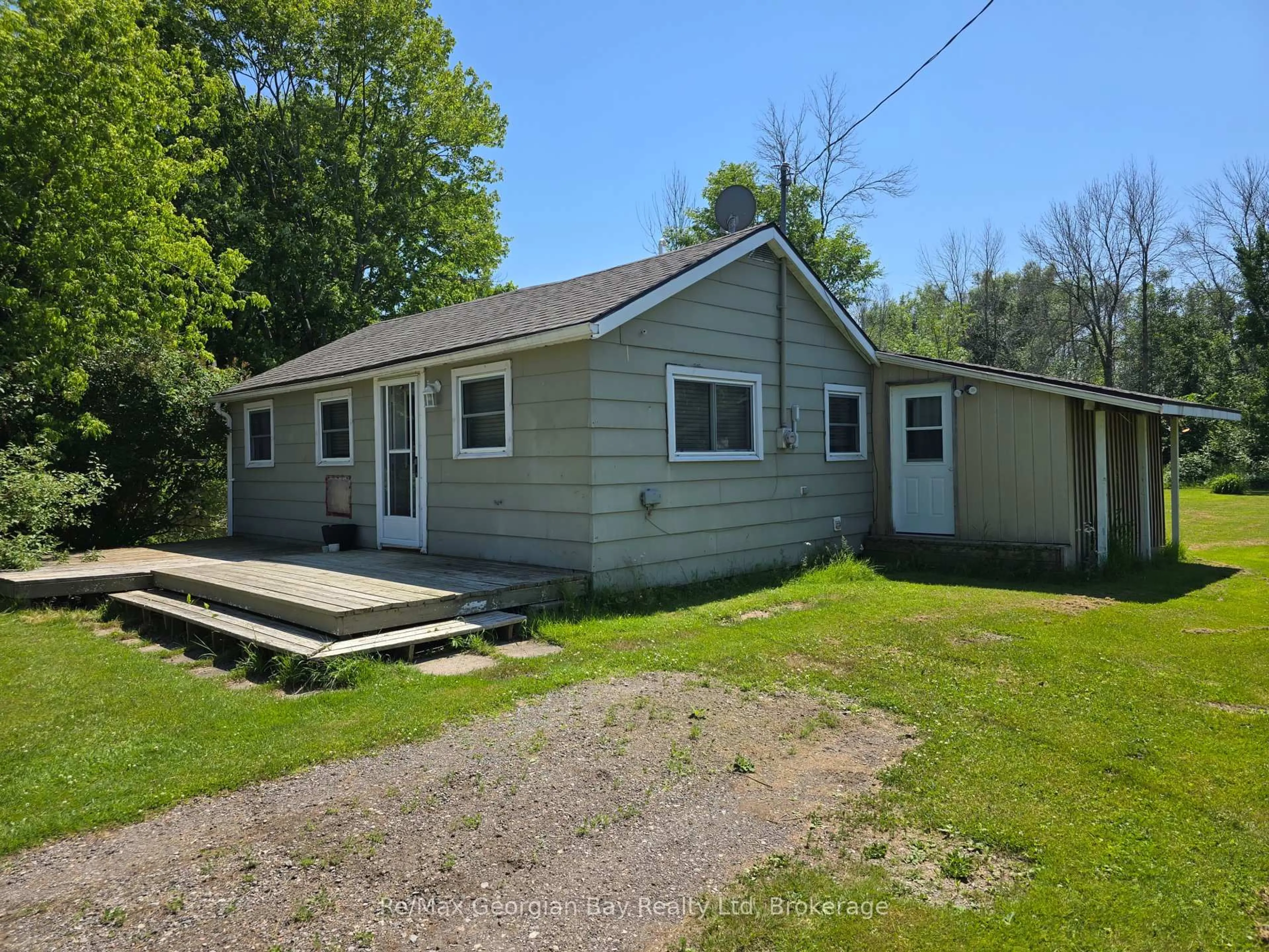 A pic from outside/outdoor area/front of a property/back of a property/a pic from drone, building for 3206 Port Severn Rd, Severn Ontario L0K 1S0