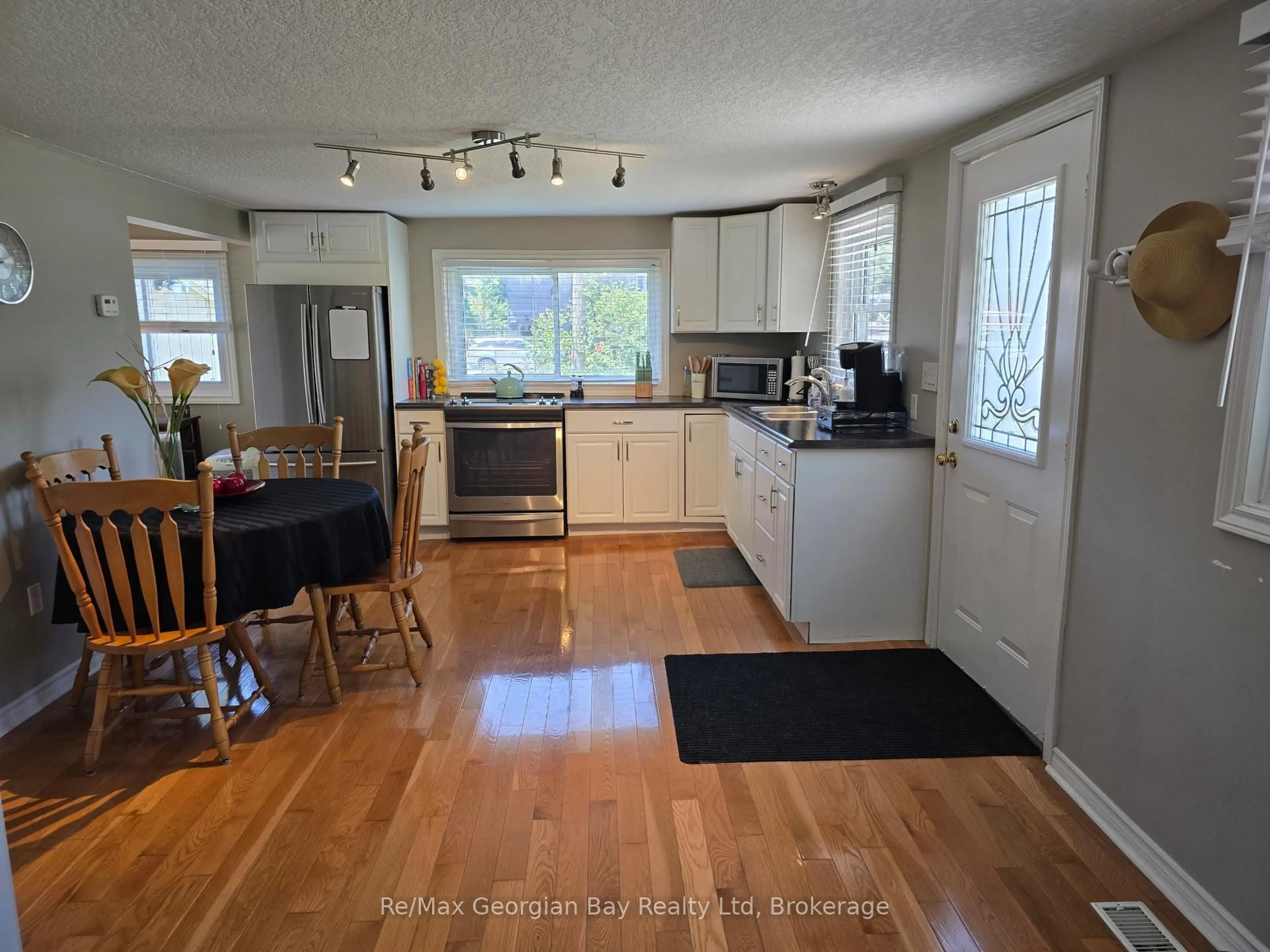 Open concept kitchen, unknown for 3206 Port Severn Rd, Severn Ontario L0K 1S0