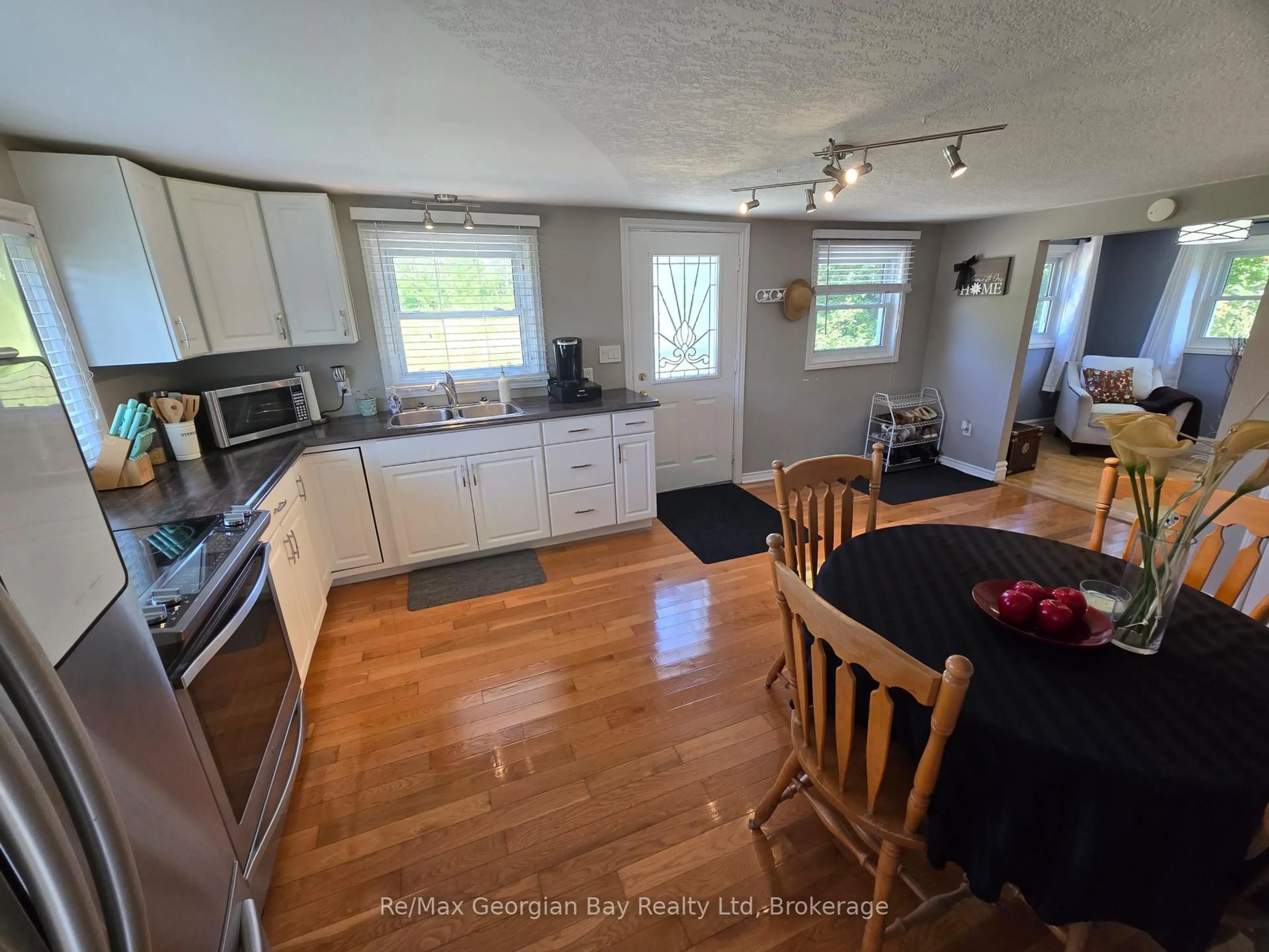 Open concept kitchen, unknown for 3206 Port Severn Rd, Severn Ontario L0K 1S0
