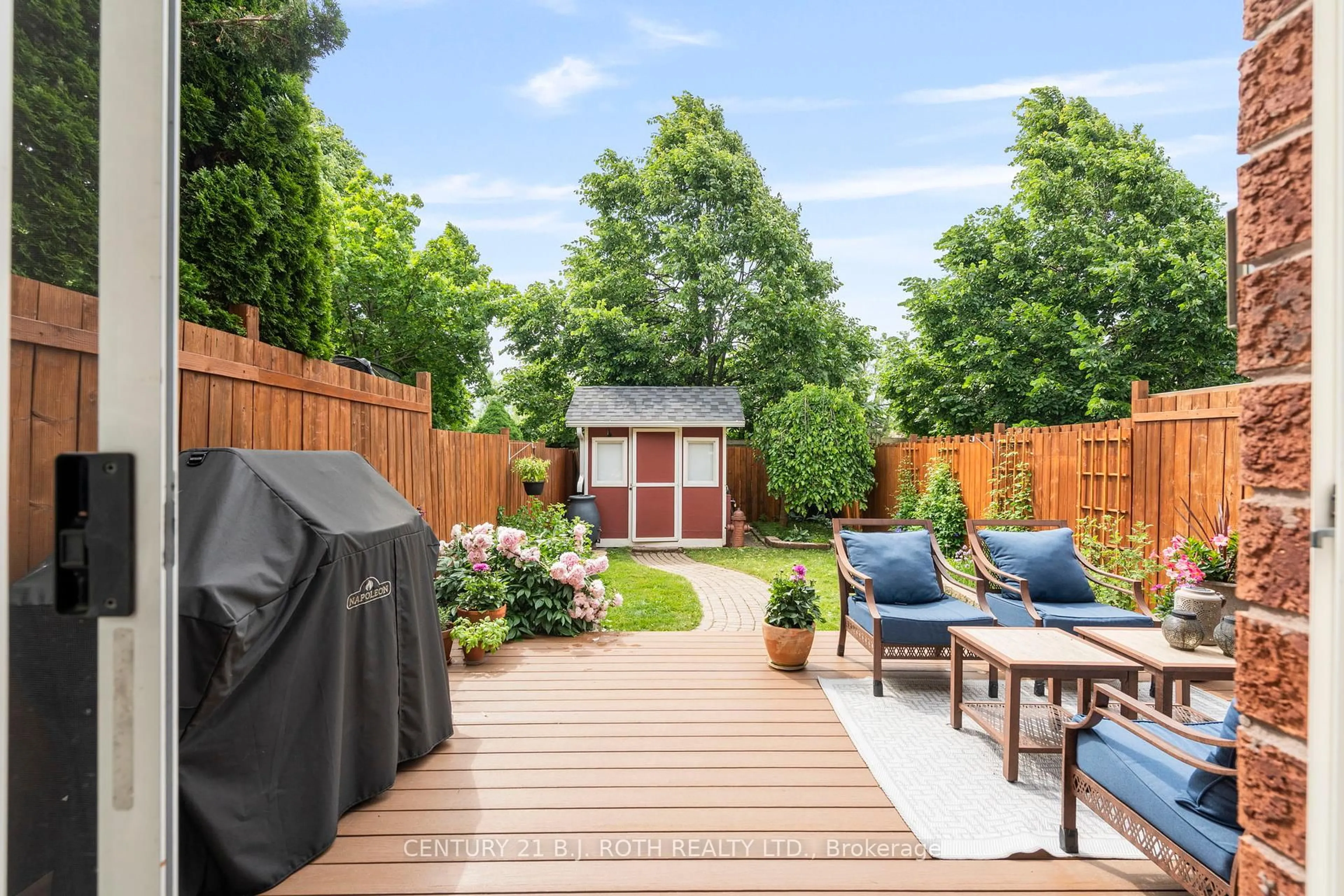 Patio, street for 7 Lion's Gate Blvd, Barrie Ontario L4M 7E3