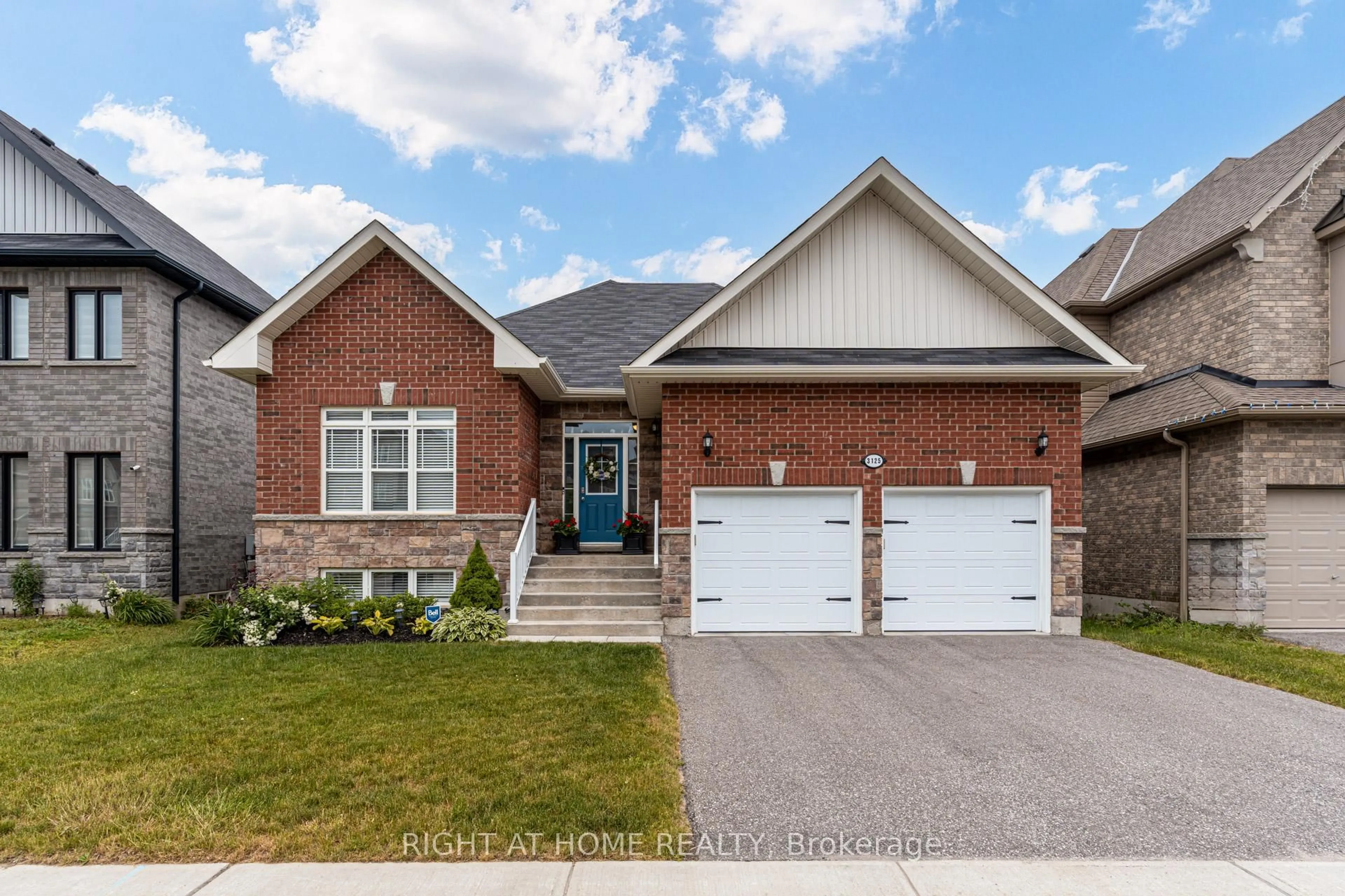 Home with brick exterior material, street for 3125 Monarch Dr, Orillia Ontario L3V 8K3