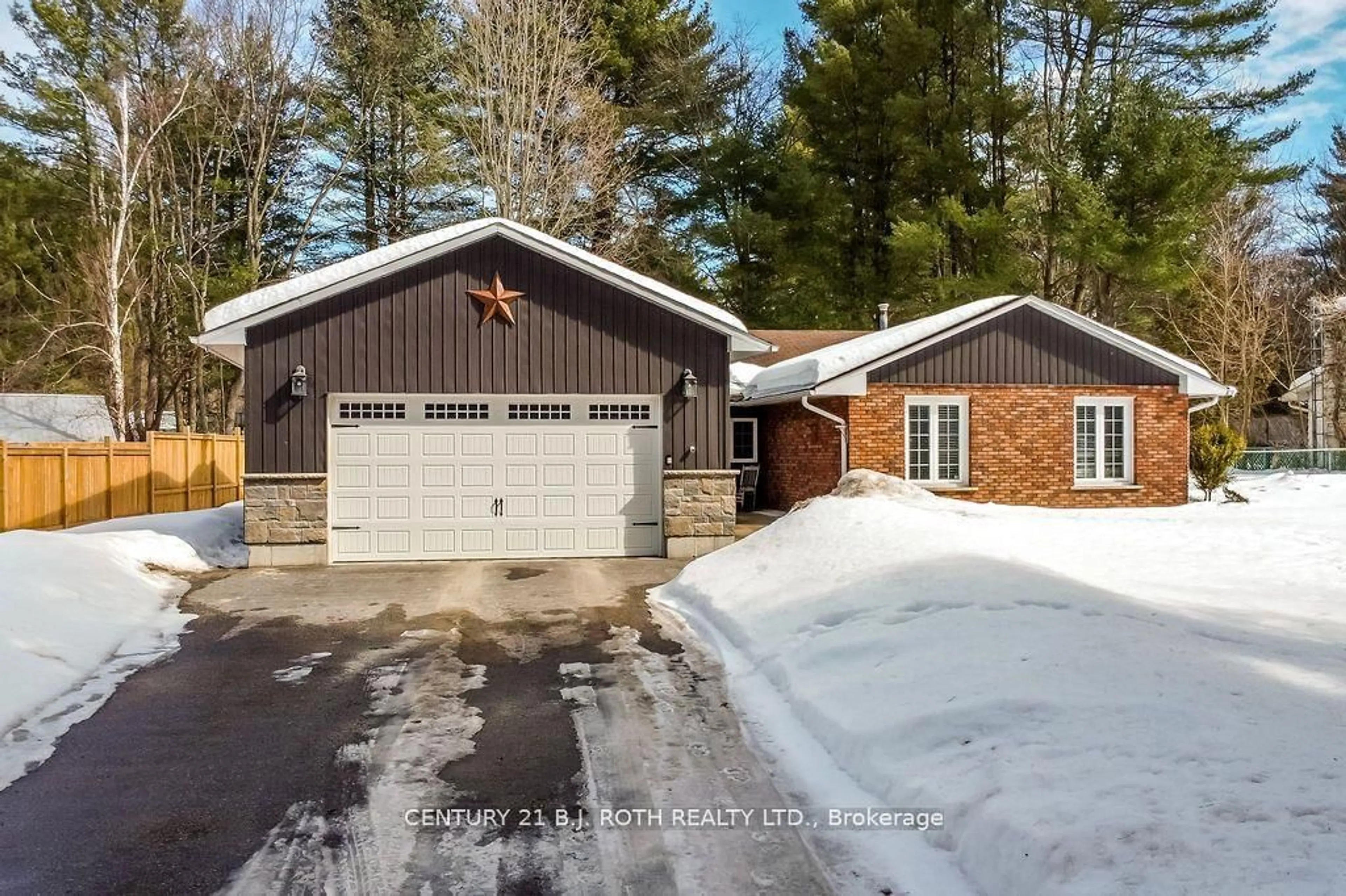 Indoor garage for 21 Luella Blvd, Springwater Ontario L9X 0X1