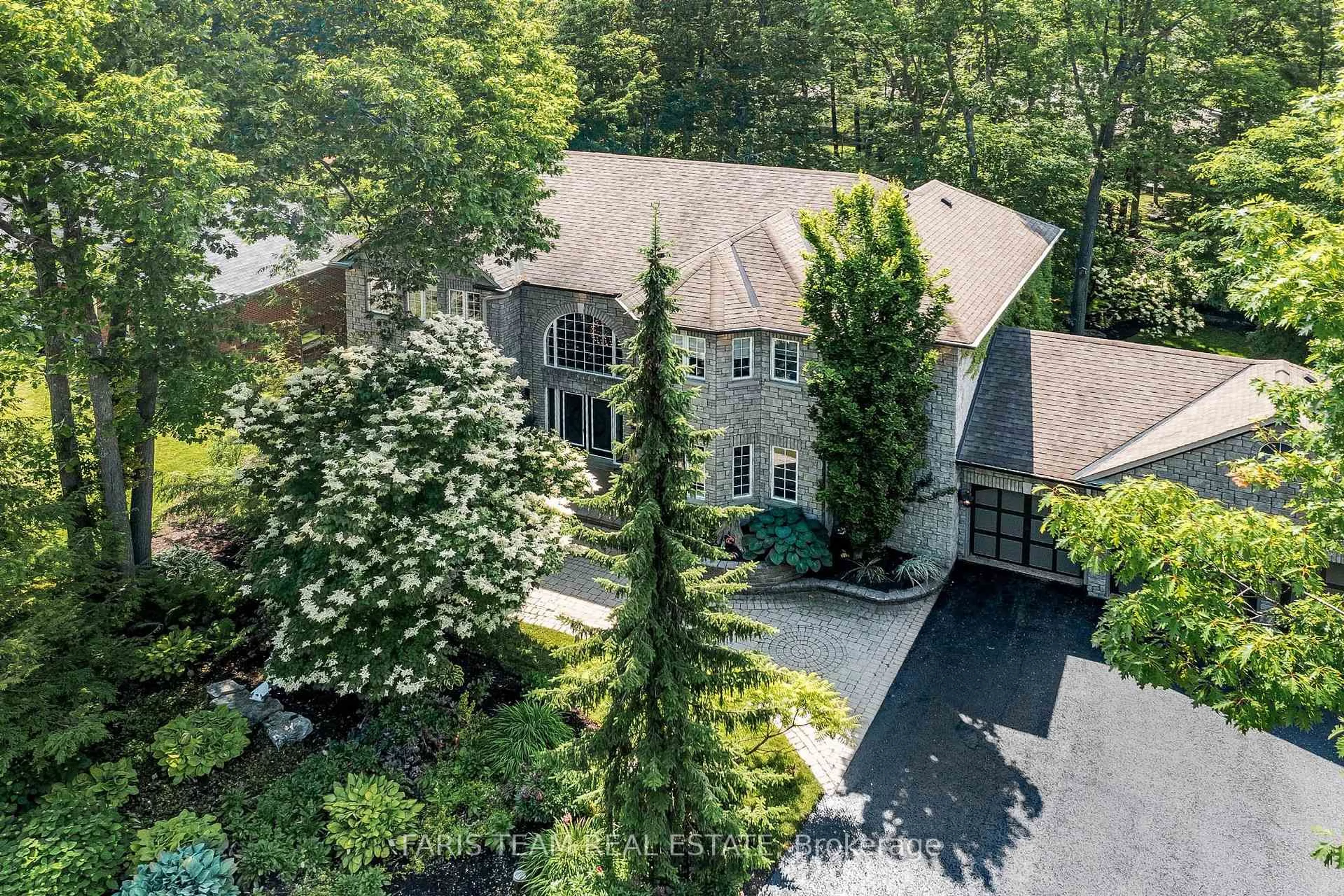 A pic from outside/outdoor area/front of a property/back of a property/a pic from drone, unknown for 64 Alana Dr, Springwater Ontario L9X 0S1