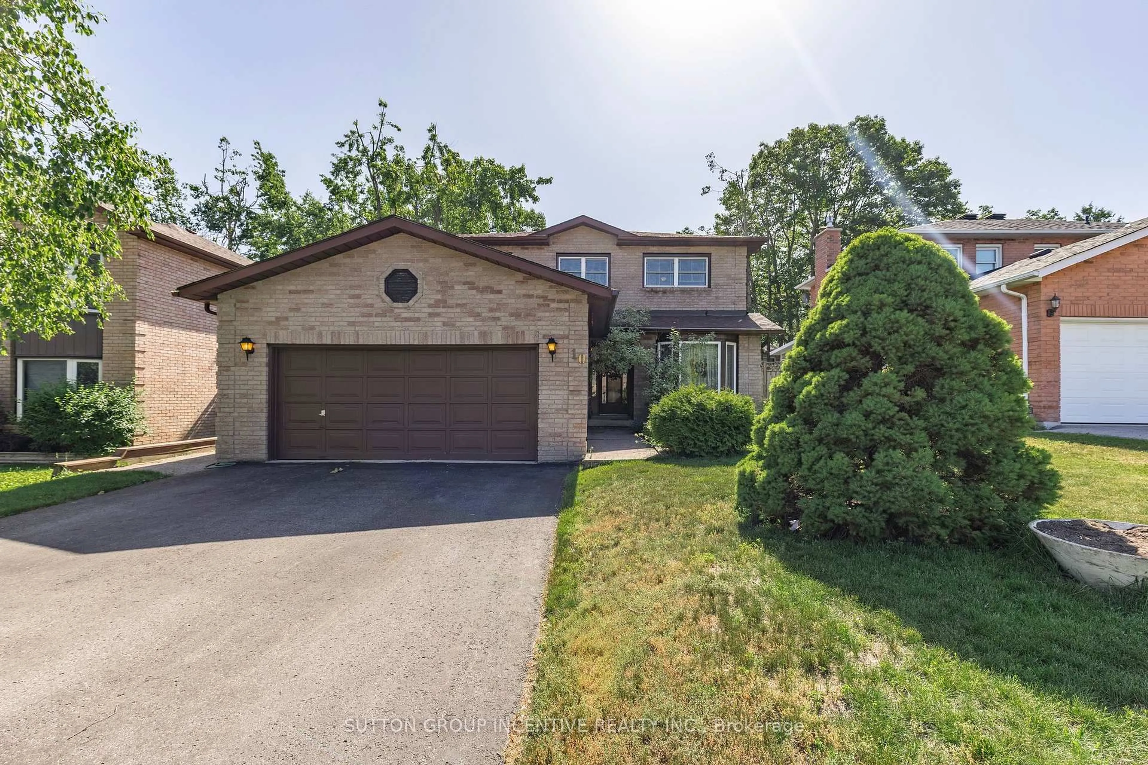 A pic from outside/outdoor area/front of a property/back of a property/a pic from drone, street for 10 Keats Dr, Barrie Ontario L4N 6C7