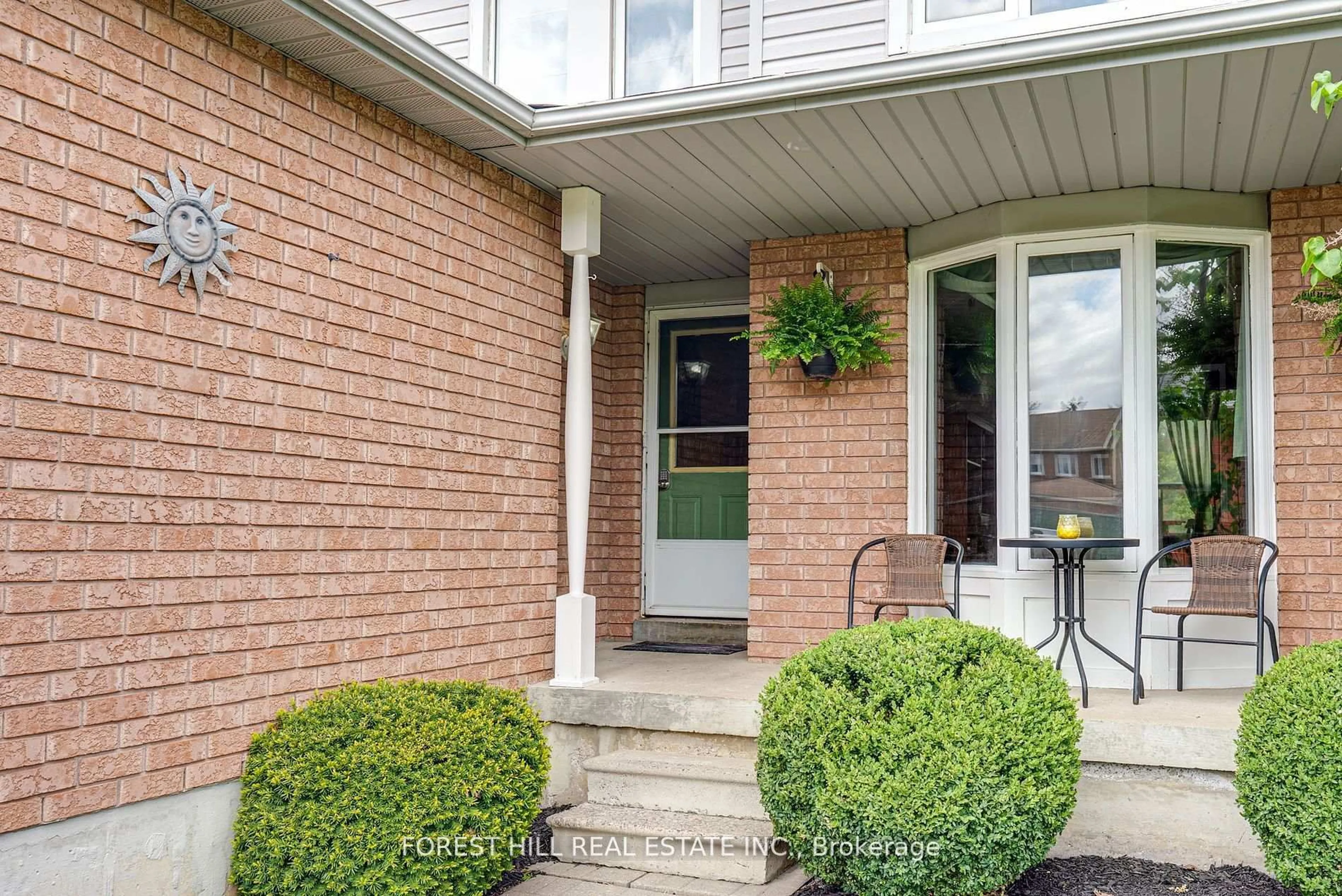 Indoor entryway for 44 Quance St, Barrie Ontario L4N 7M3