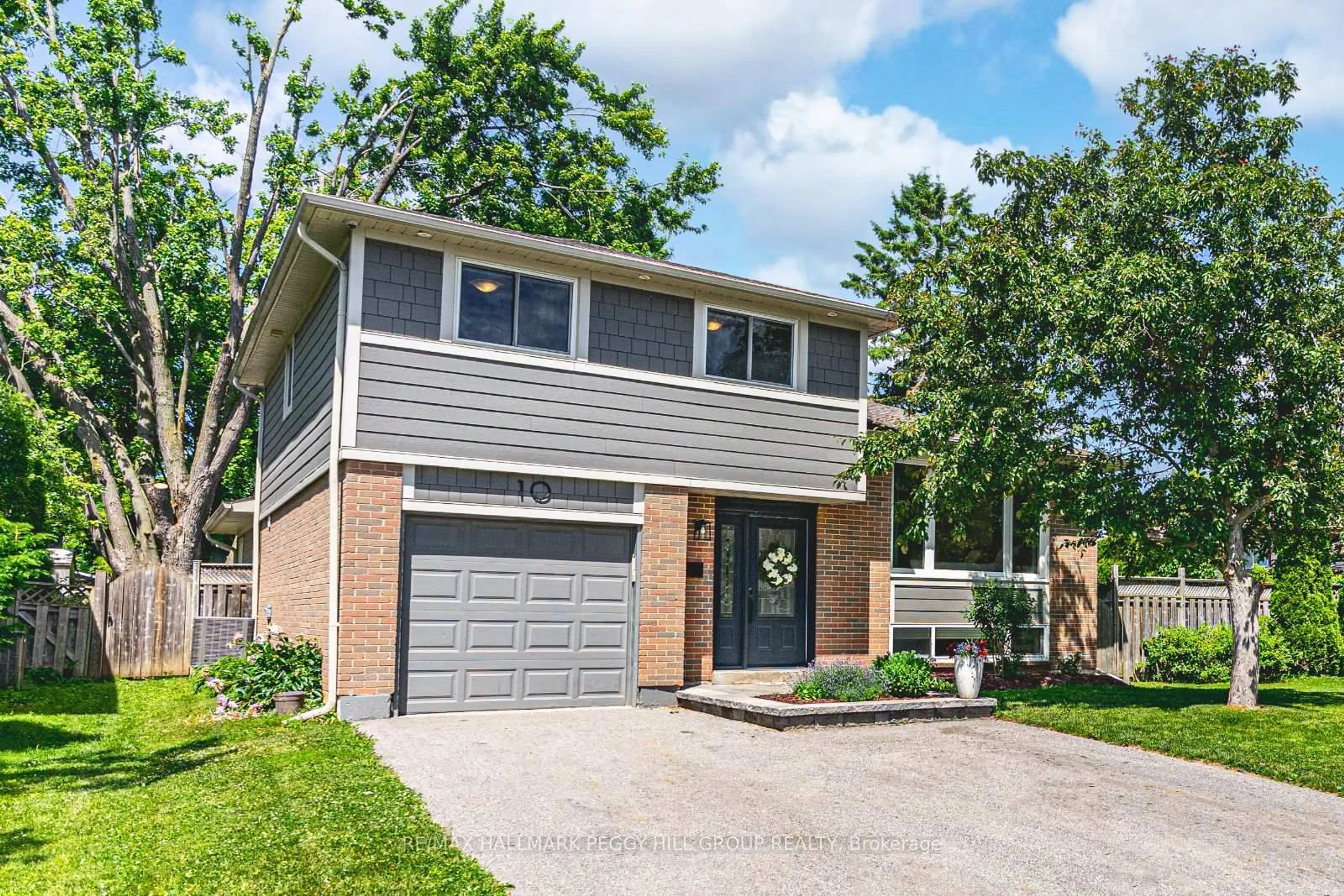 Home with brick exterior material, street for 10 Jill's Crt, Barrie Ontario L4M 4L7