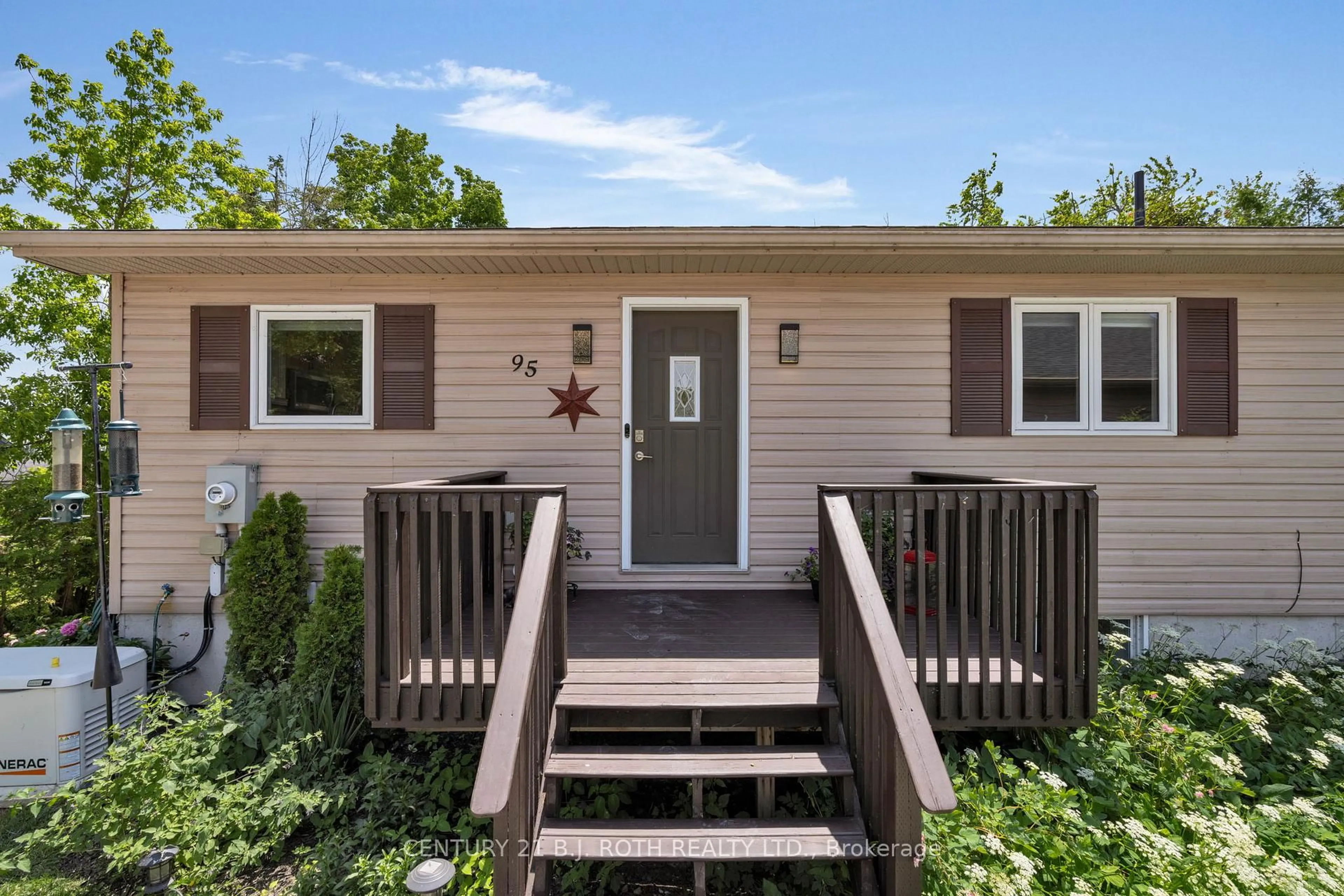 Home with vinyl exterior material, street for 95 lakeshore Rd, Oro-Medonte Ontario L0L 2E0