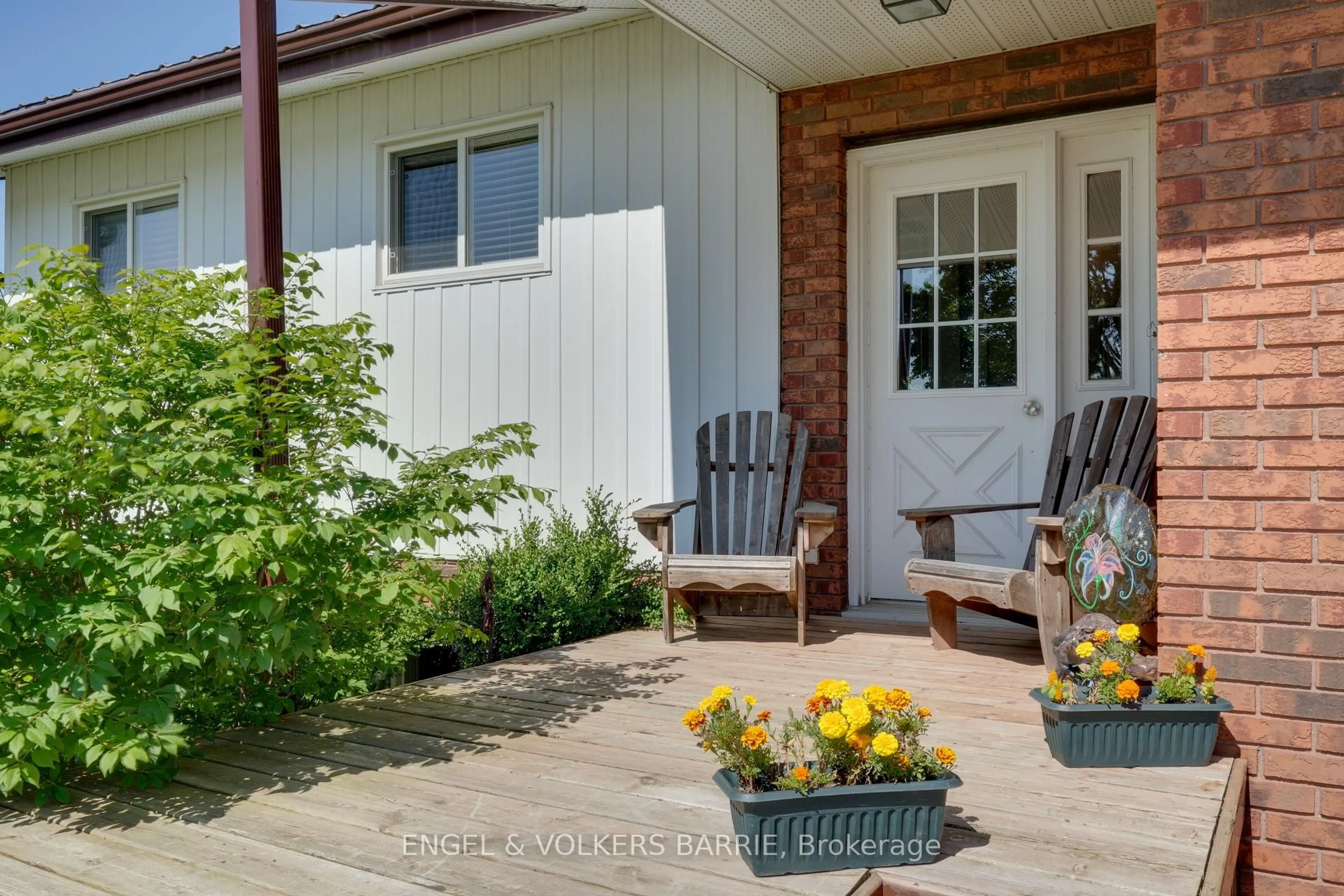 Patio, street for 558 1 Line, Oro-Medonte Ontario L0L 2L0