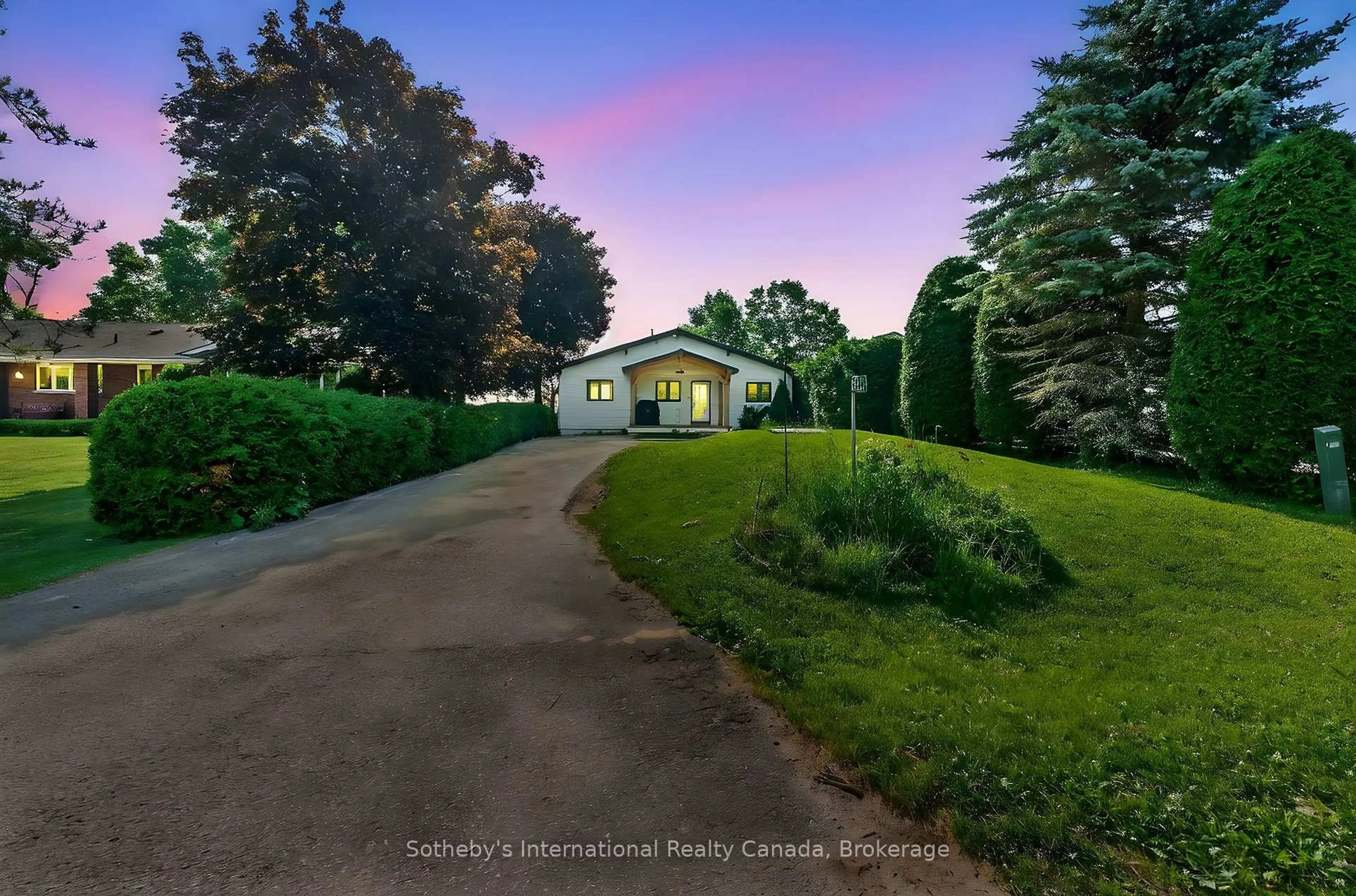 A pic from outside/outdoor area/front of a property/back of a property/a pic from drone, street for 211 Moon Point Dr, Oro-Medonte Ontario L3V 6H1