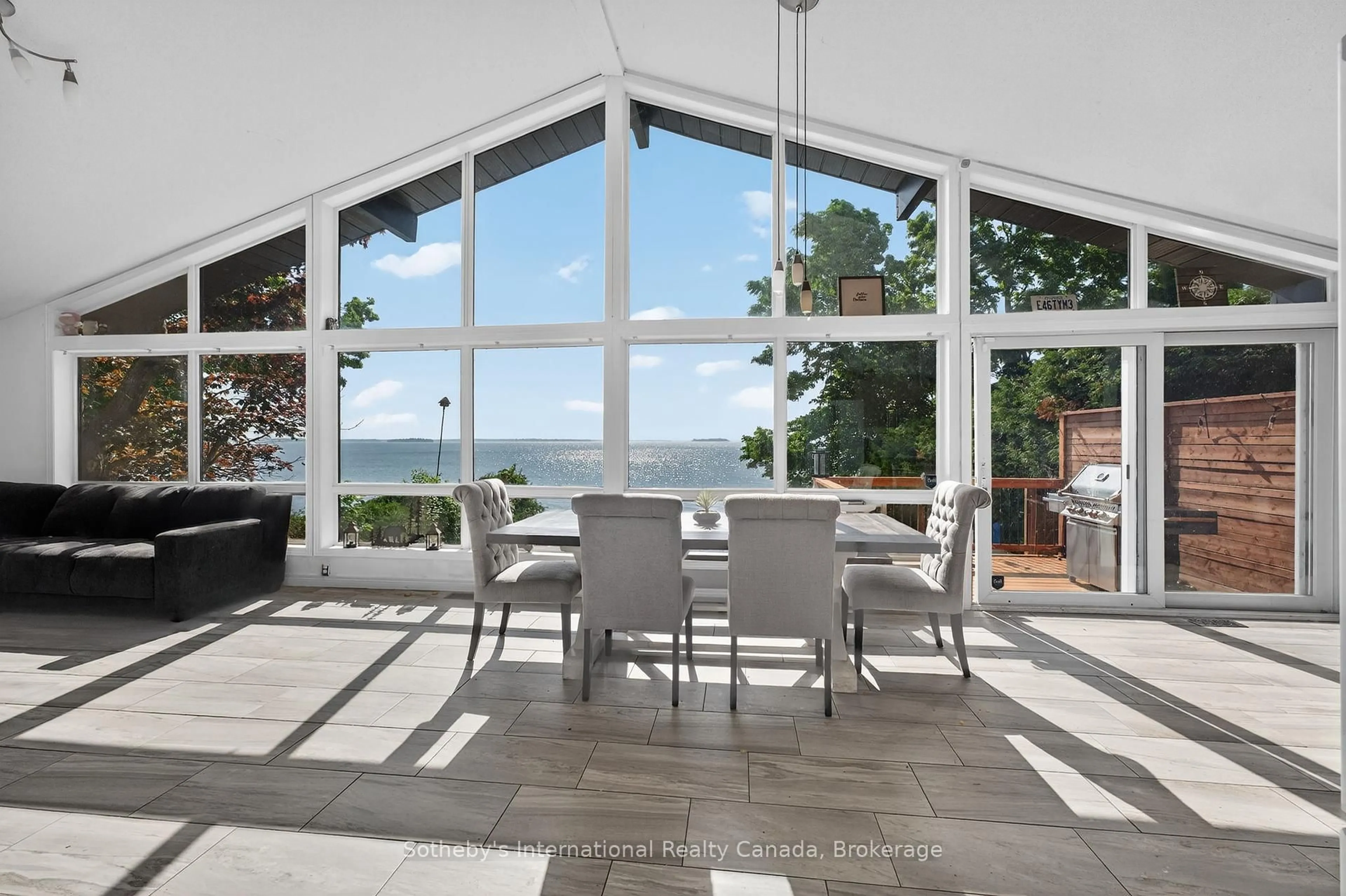 Dining room, ceramic/tile floor for 211 Moon Point Dr, Oro-Medonte Ontario L3V 6H1