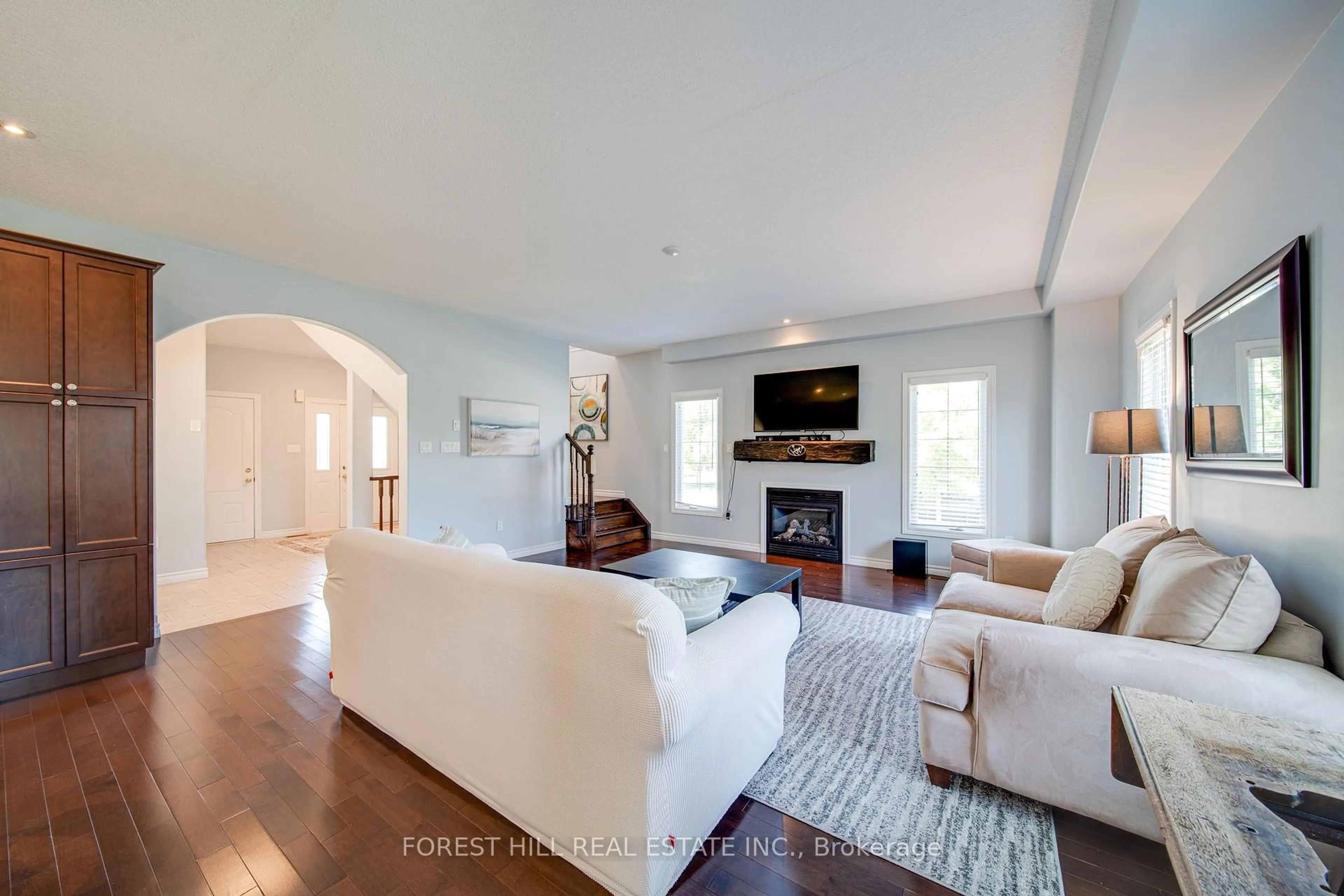 Living room with furniture, unknown for 54 Chamberlain Cres, Collingwood Ontario L9Y 0C9
