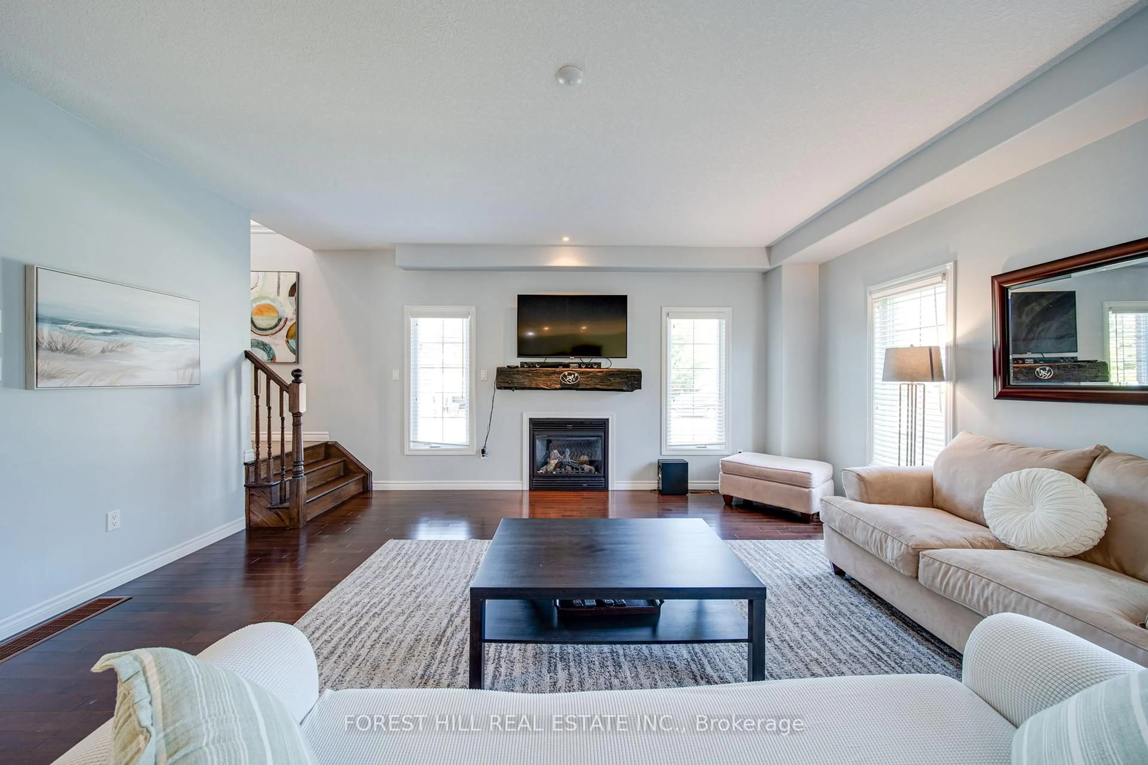 Living room with furniture, unknown for 54 Chamberlain Cres, Collingwood Ontario L9Y 0C9