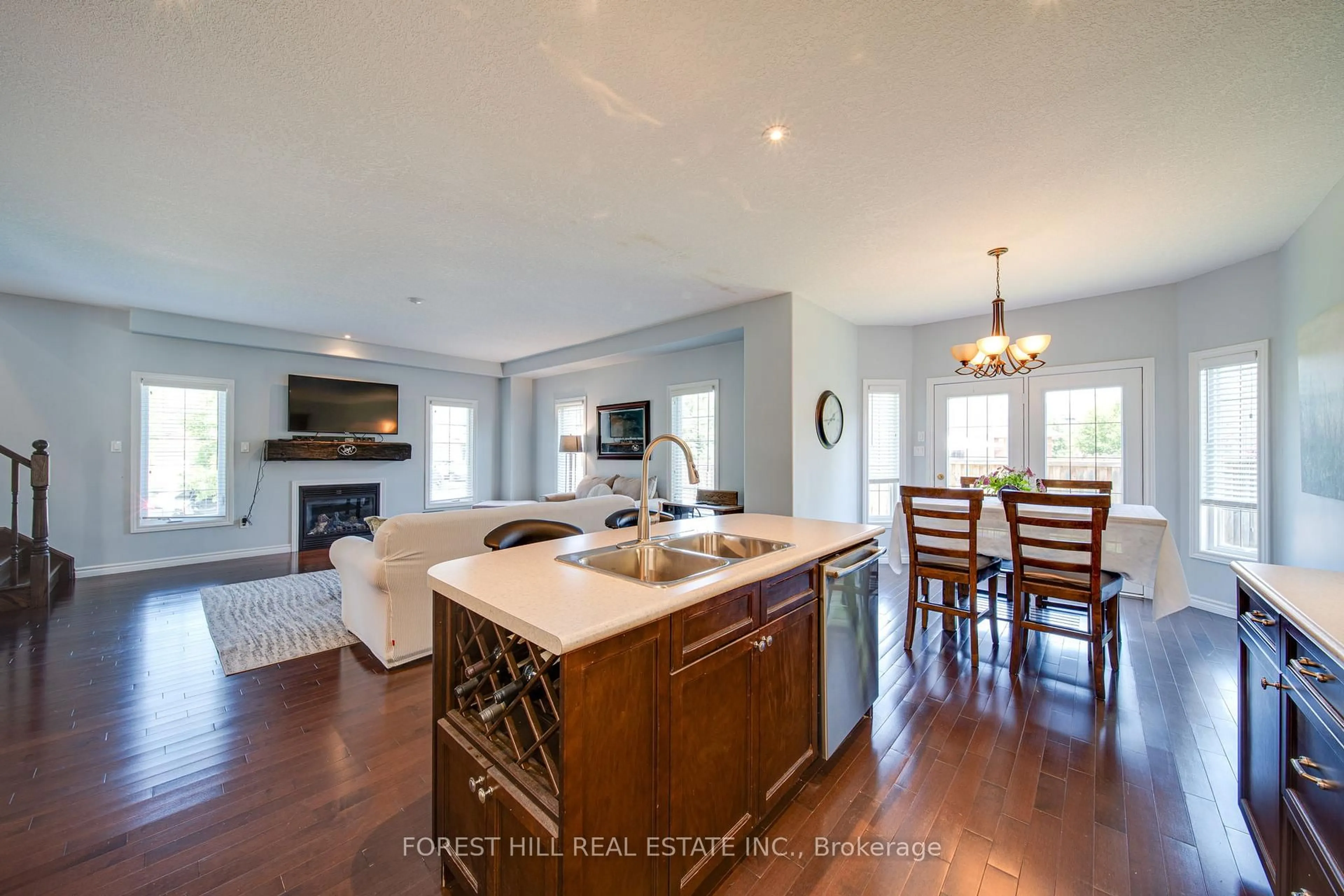 Open concept kitchen, unknown for 54 Chamberlain Cres, Collingwood Ontario L9Y 0C9