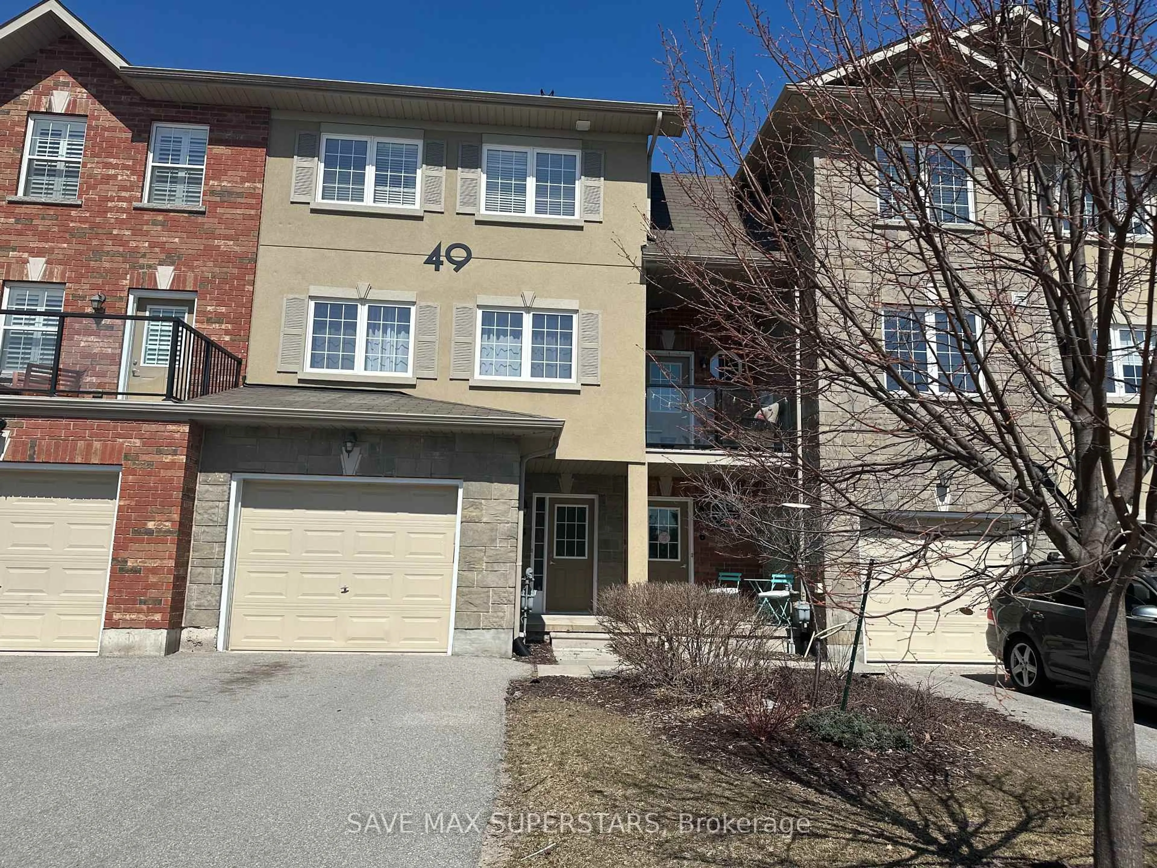 A pic from outside/outdoor area/front of a property/back of a property/a pic from drone, street for 49 Ferndale Dr #5, Barrie Ontario L4N 5W9