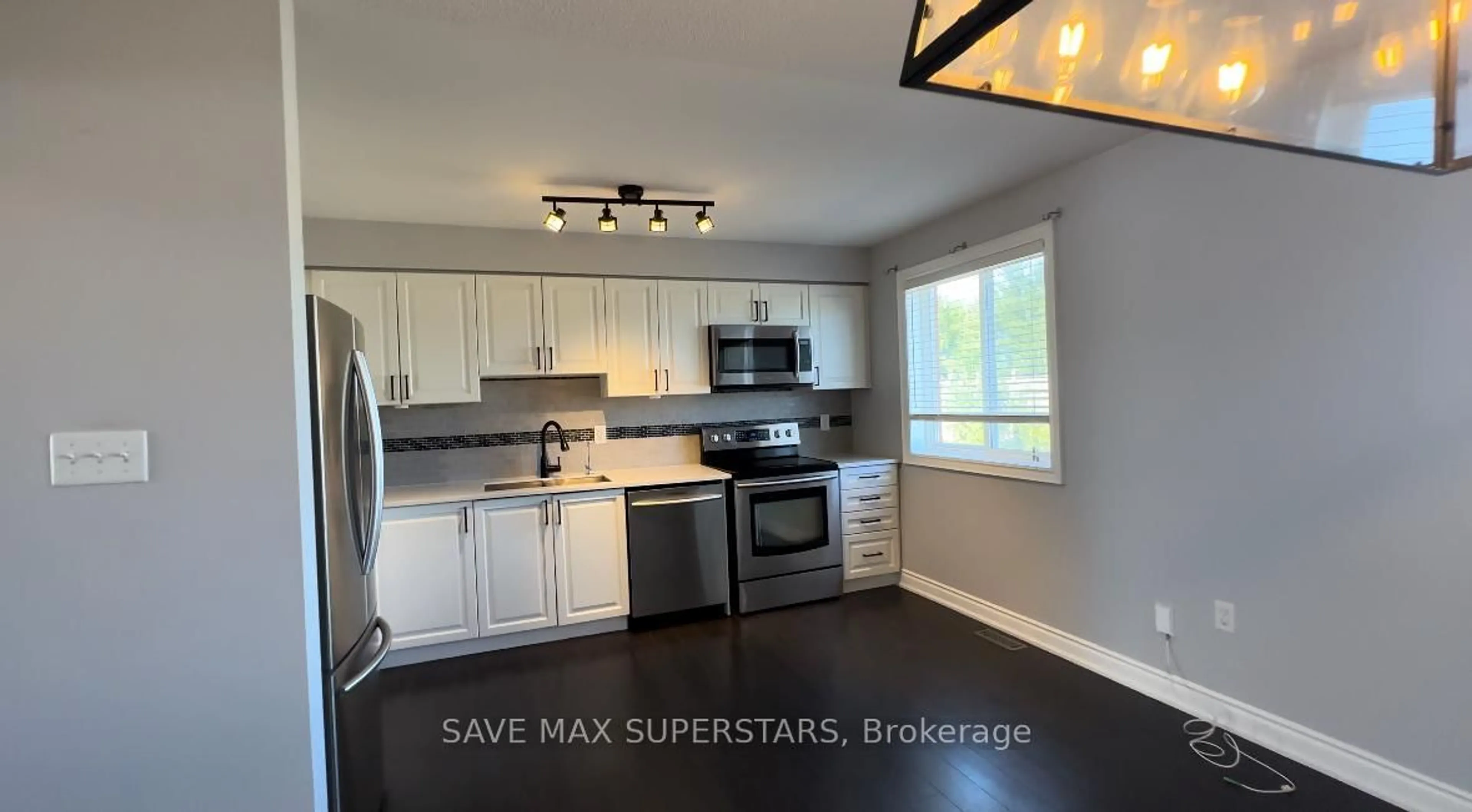 Open concept kitchen, wood/laminate floor for 49 Ferndale Dr #5, Barrie Ontario L4N 5W9