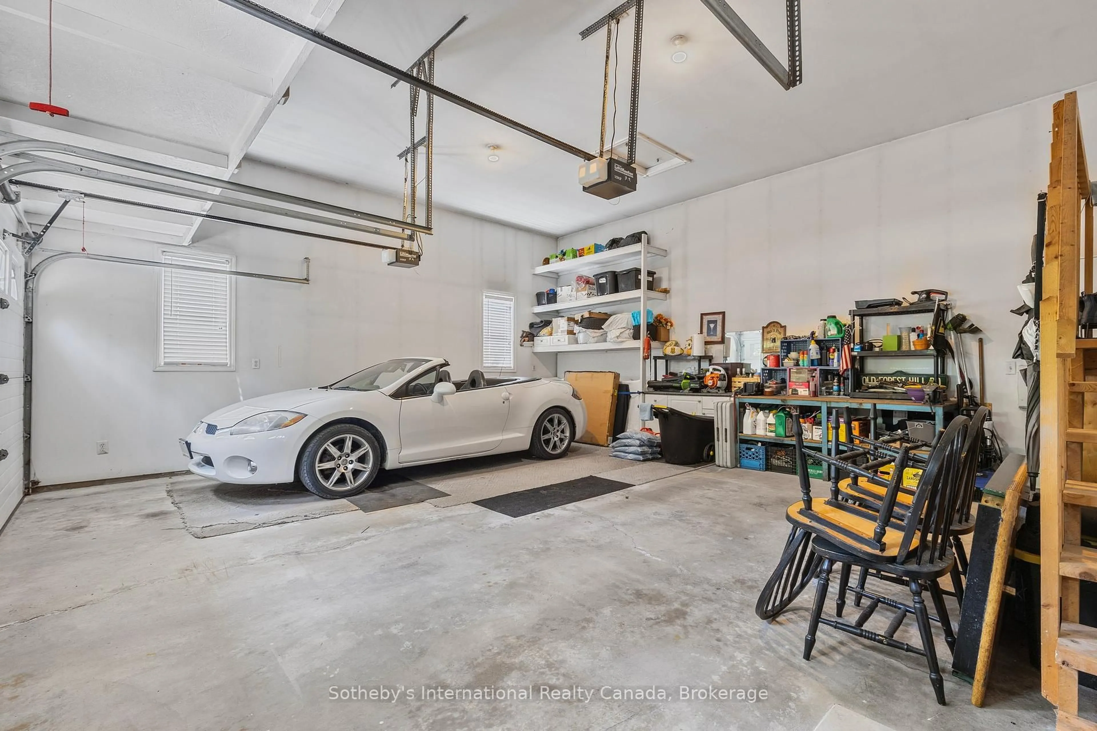 Indoor garage for 62 Oliver Dr, Tiny Ontario L0L 2J0