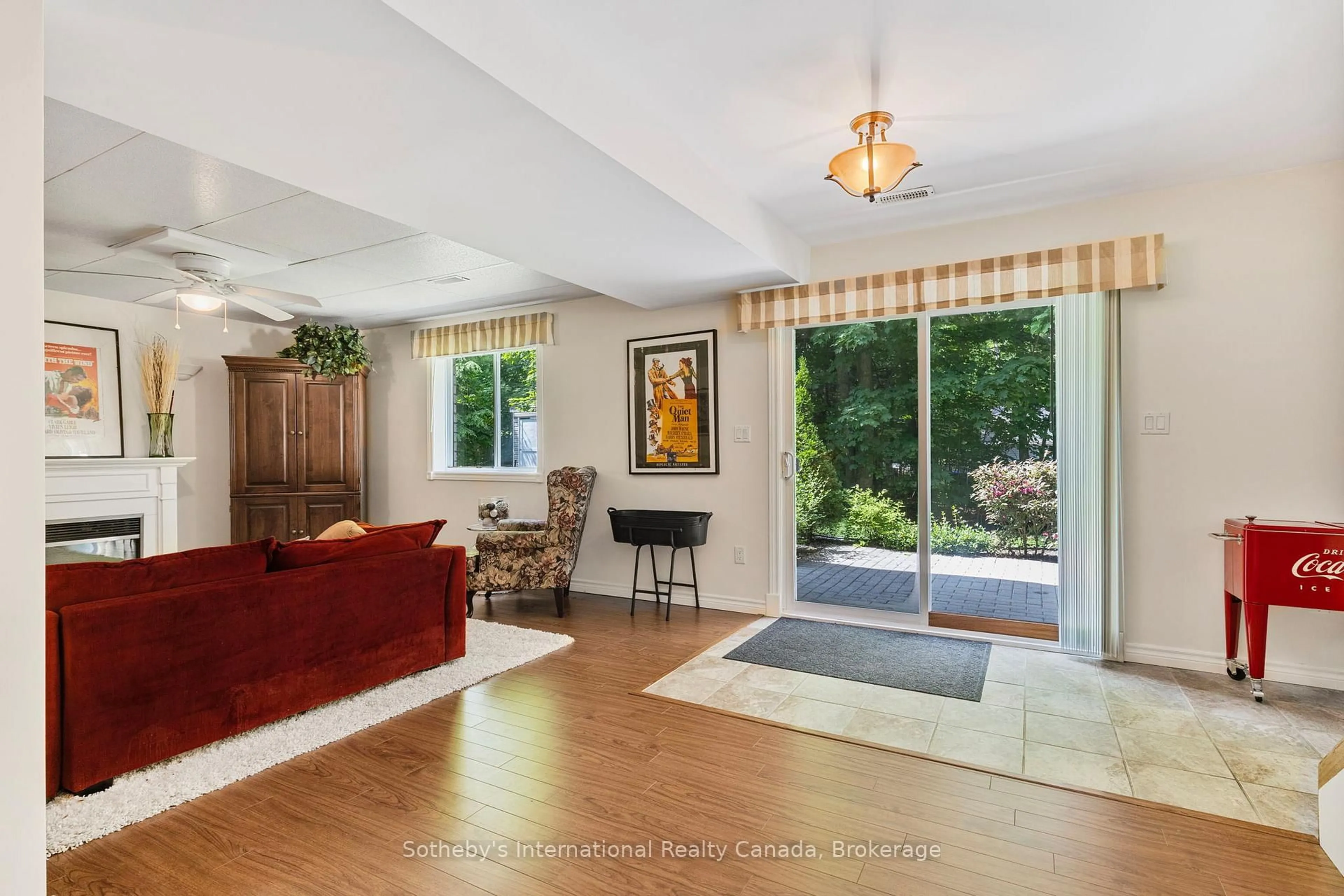 Living room with furniture, unknown for 62 Oliver Dr, Tiny Ontario L0L 2J0