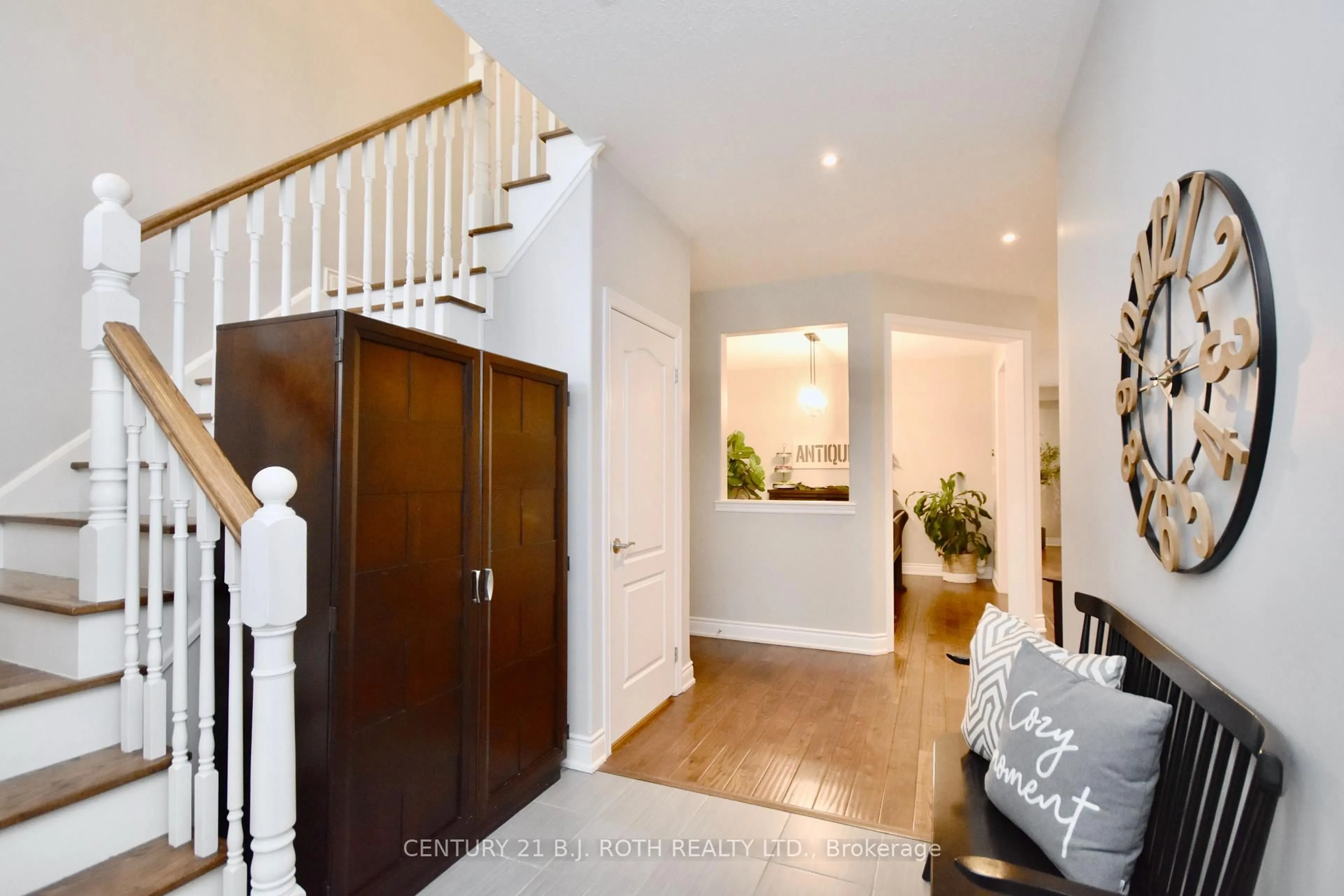 Indoor entryway for 3089 Emperor Dr, Orillia Ontario L3V 6H2