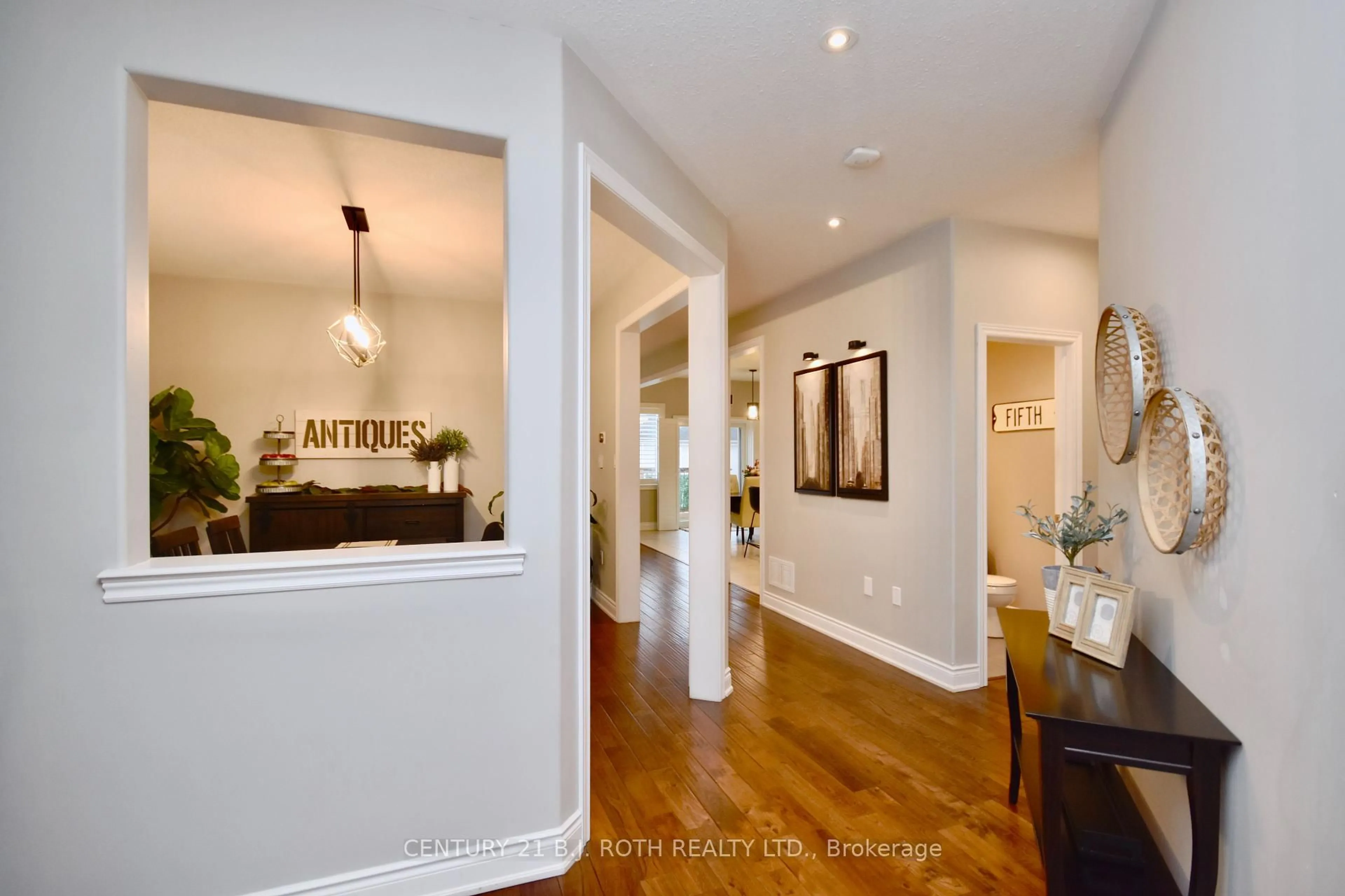 Indoor entryway for 3089 Emperor Dr, Orillia Ontario L3V 6H2