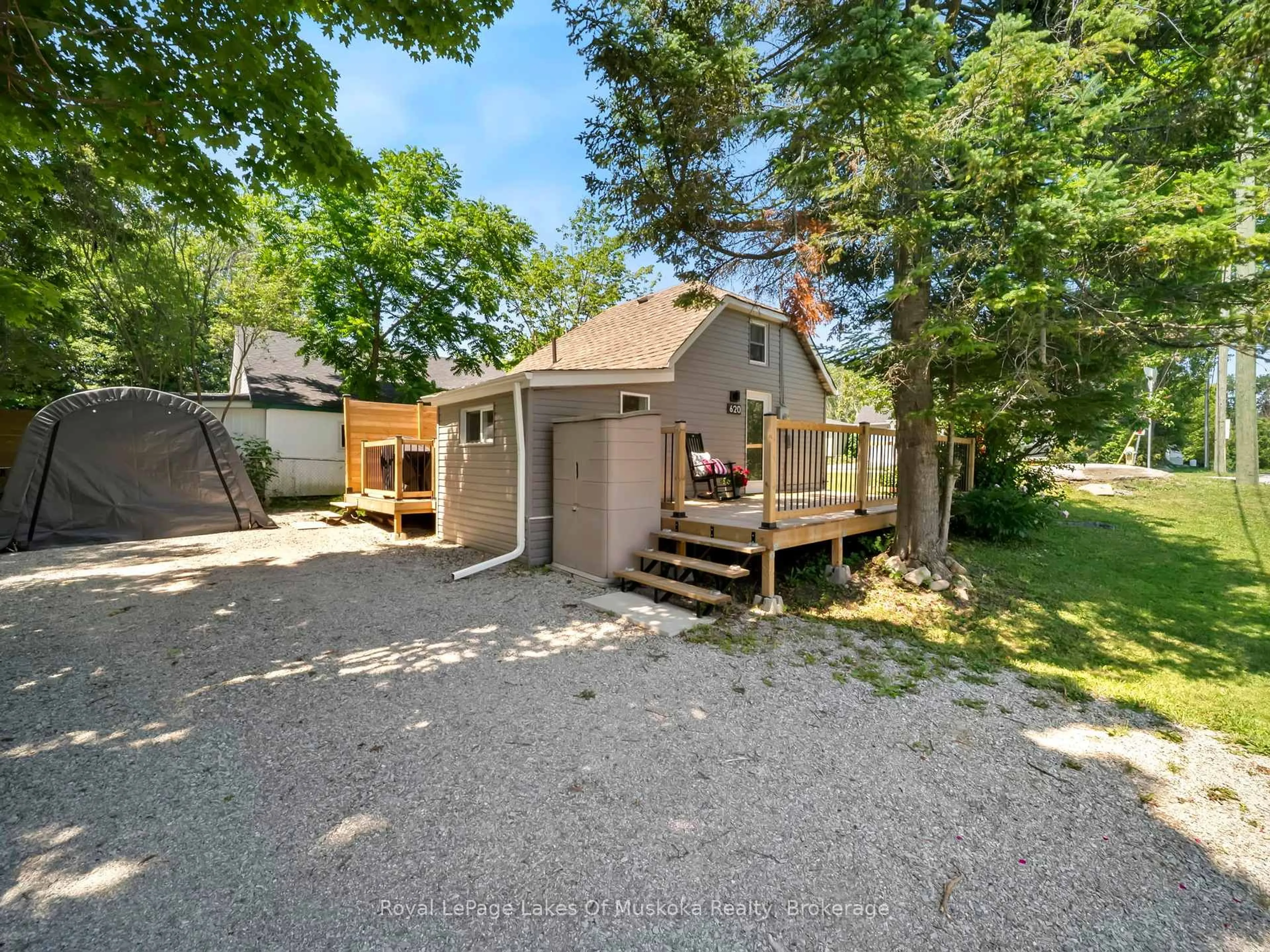 A pic from outside/outdoor area/front of a property/back of a property/a pic from drone, street for 620 Second Ave, Tay Ontario L0K 1R0