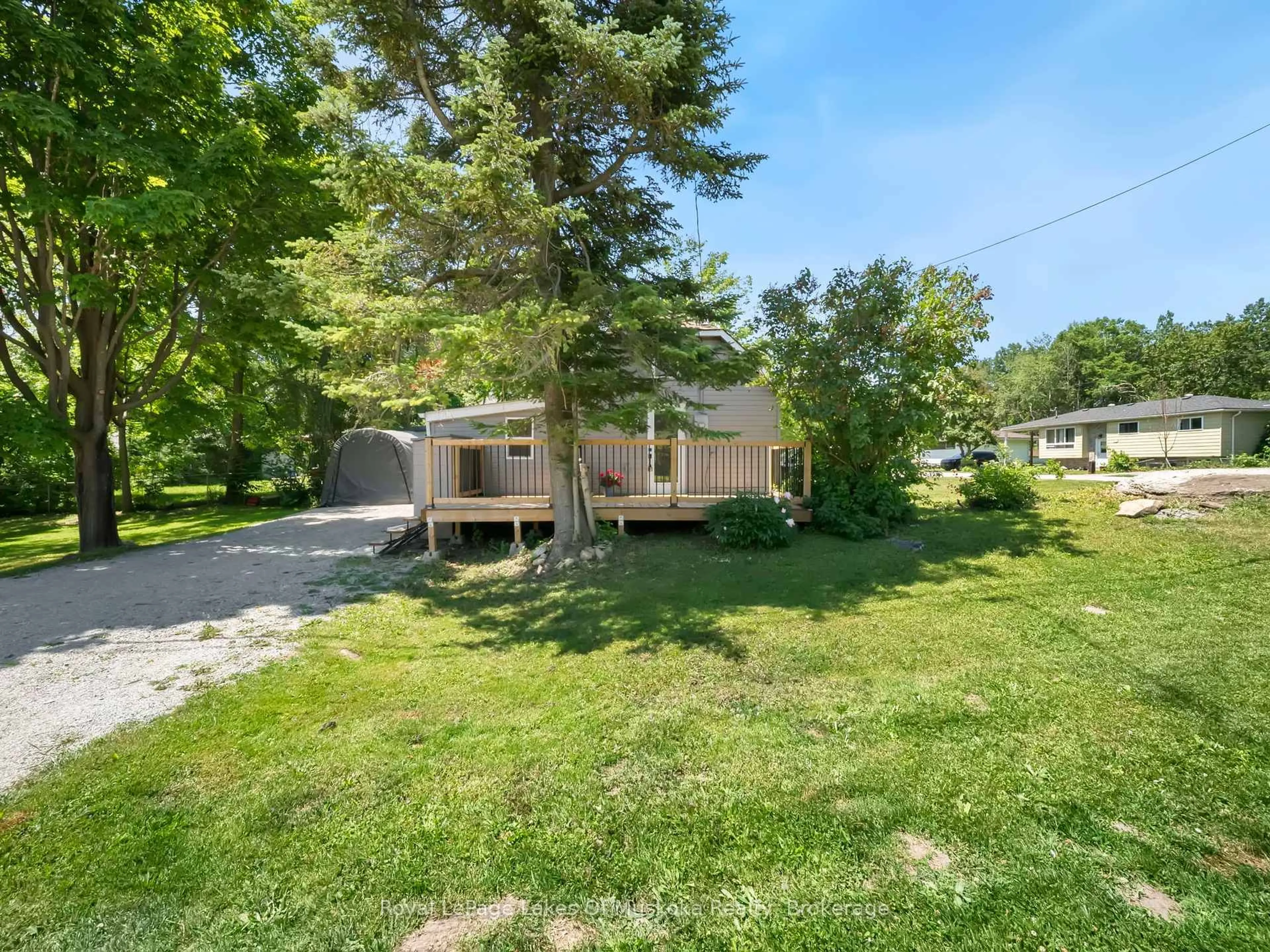 A pic from outside/outdoor area/front of a property/back of a property/a pic from drone, unknown for 620 Second Ave, Tay Ontario L0K 1R0