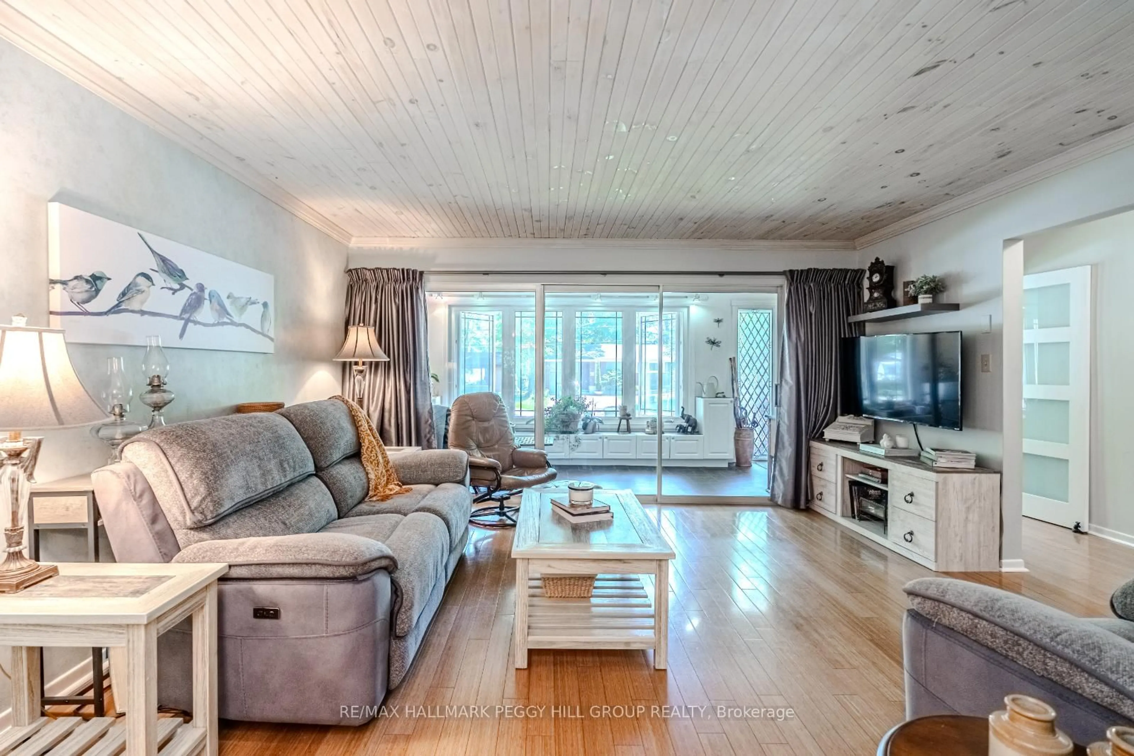 Living room with furniture, wood/laminate floor for 828 Dominion Ave, Midland Ontario L4R 1S7
