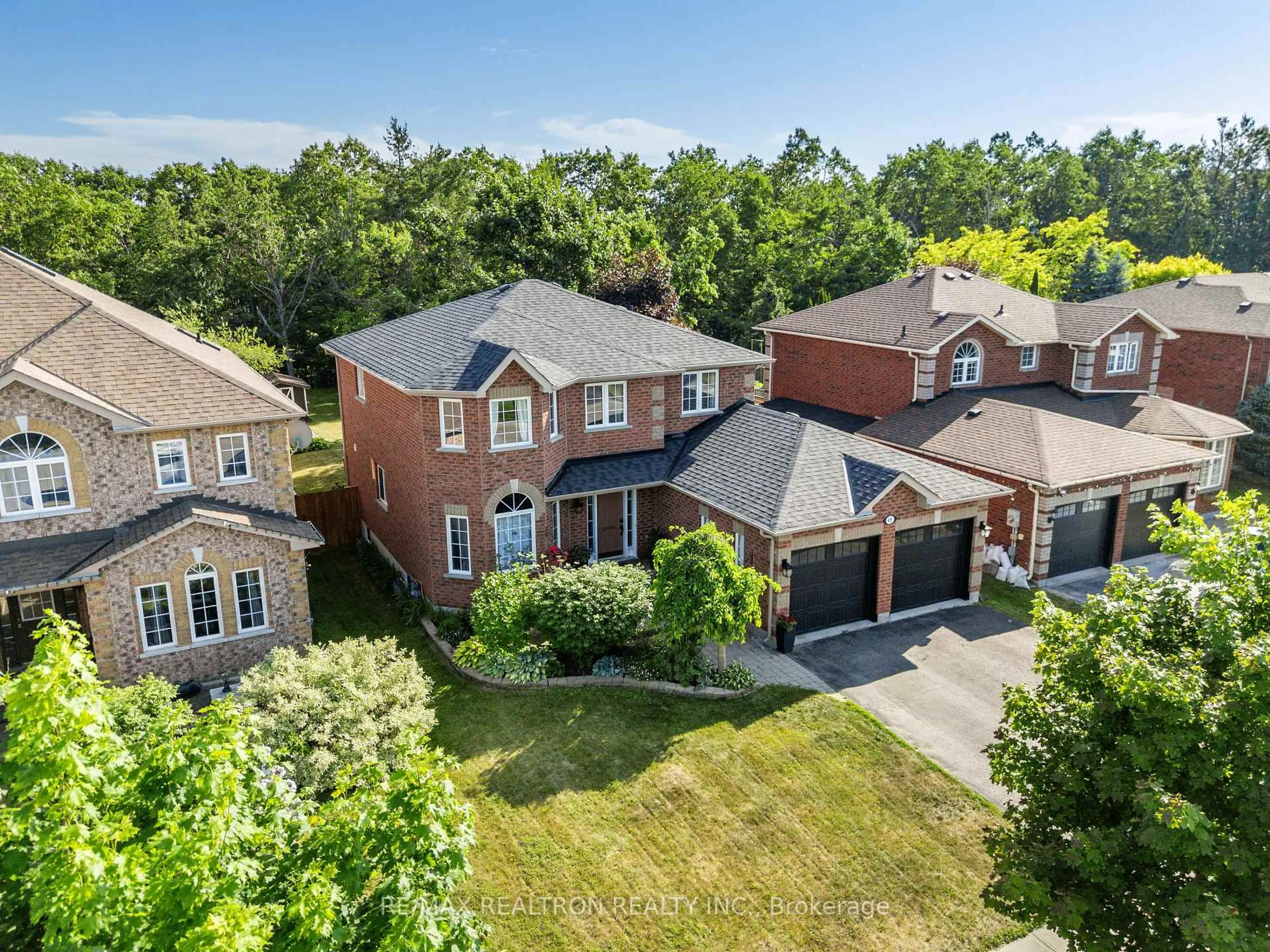 A pic from outside/outdoor area/front of a property/back of a property/a pic from drone, street for 45 White Elm Rd, Barrie Ontario L4N 0E5